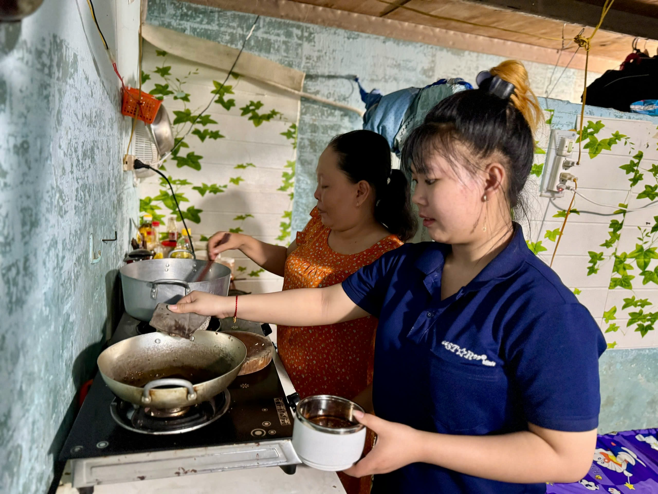 Công nhân đau đáu về mức lương tối thiểu - Ảnh 2.