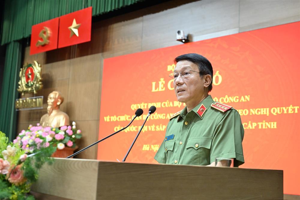 Đại tướng Lương Tam Quang trao quyết định cho 34 gi&aacute;m đốc c&ocirc;ng an tỉnh, th&agrave;nh phố- Ảnh 2.