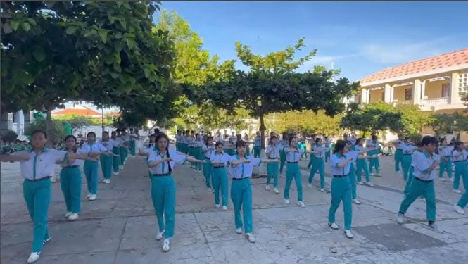 Cuộc thi viết Người thầy kính yêu: Miệt mài gieo chữ- Ảnh 2.