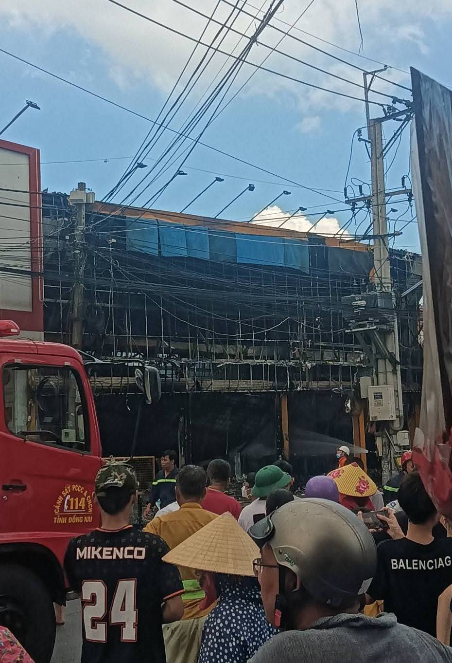 Ch&aacute;y lớn tại si&ecirc;u thị Điện m&aacute;y xanh ở Đồng Nai l&uacute;c giữa trưa- Ảnh 1.
