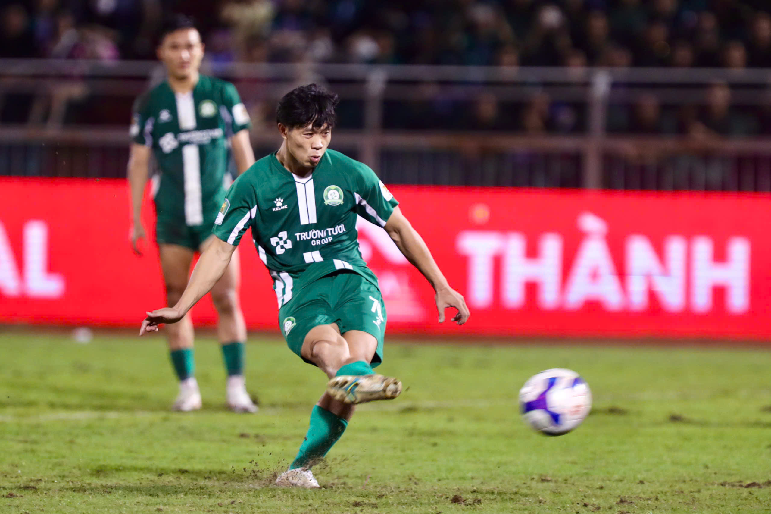 C&uacute; s&uacute;t 11 m hỏng ăn của C&ocirc;ng Phượng v&agrave; th&aacute;i độ của &ocirc;ng bầu- Ảnh 4.