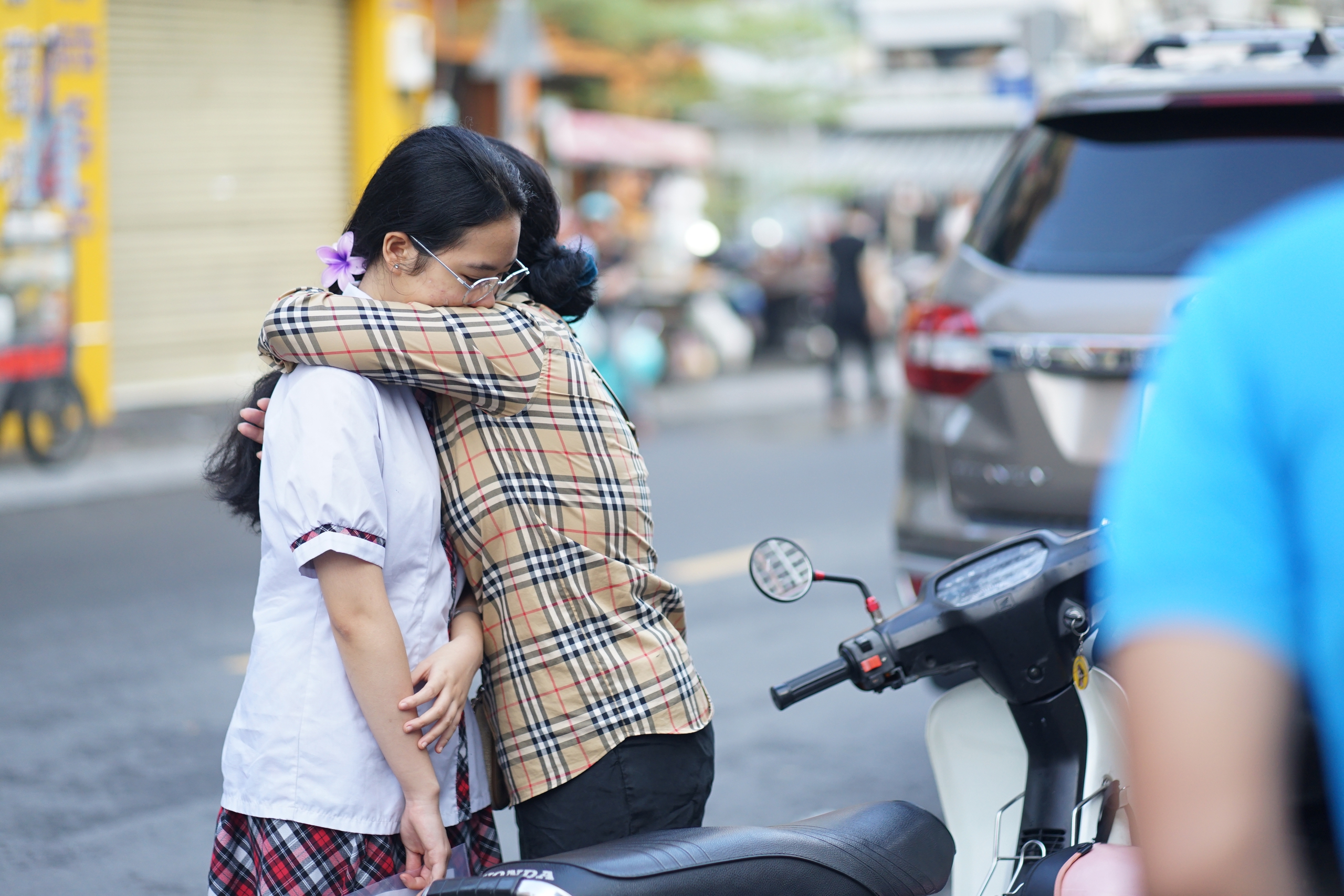 Nhìn lại kỳ thi tốt nghiệp THPT 2025: Đề thi mới có "dễ thở"? - Ảnh 3.