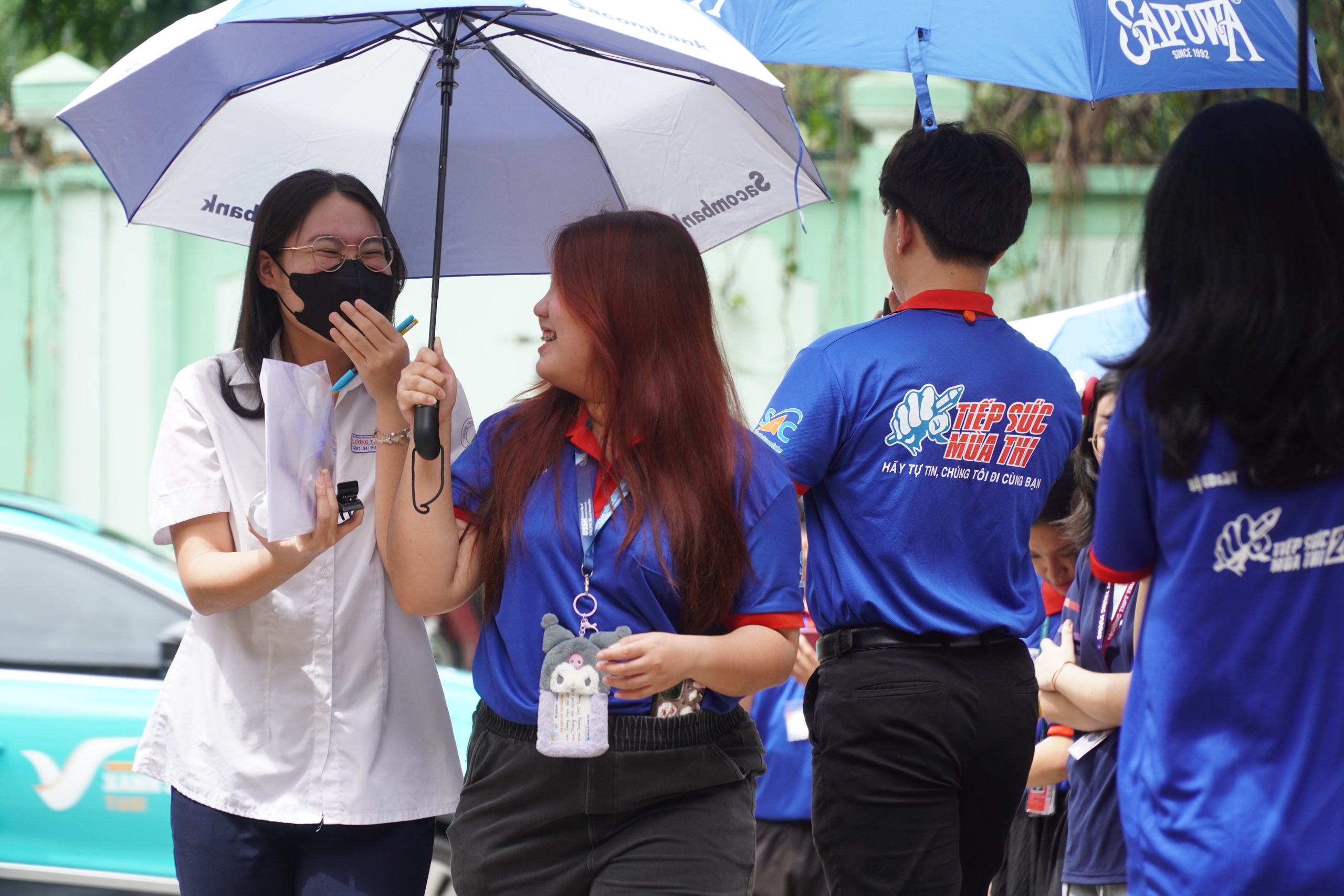 Nhìn lại kỳ thi tốt nghiệp THPT 2025: Đề thi mới có "dễ thở"? - Ảnh 28.