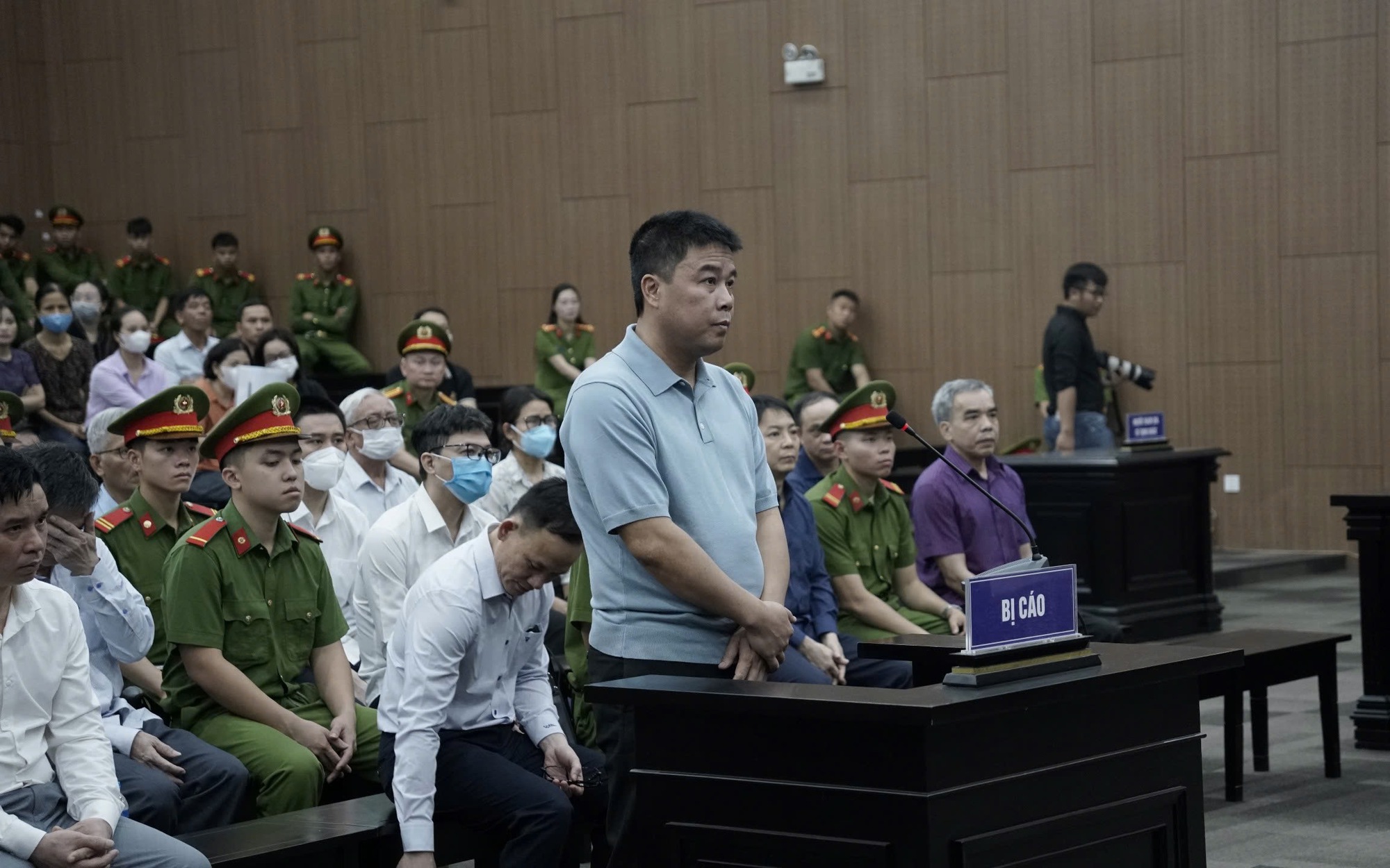 Nguyễn Văn Hậu nói từng có 10.000 cây vàng, nhưng đã làm từ thiện phần lớn 
