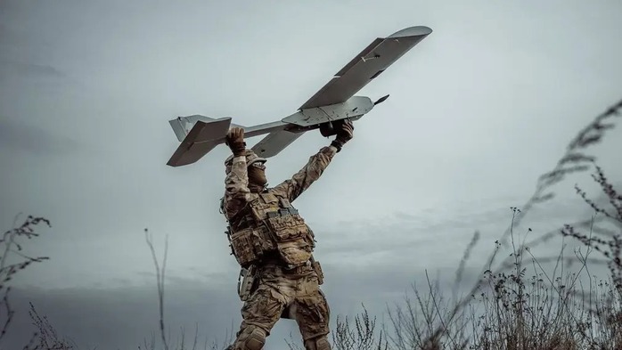 Tên lửa siêu thanh Nga xuất kích, UAV Ukraine tung đòn "phá 4 chiếc Su-34"- Ảnh 2.