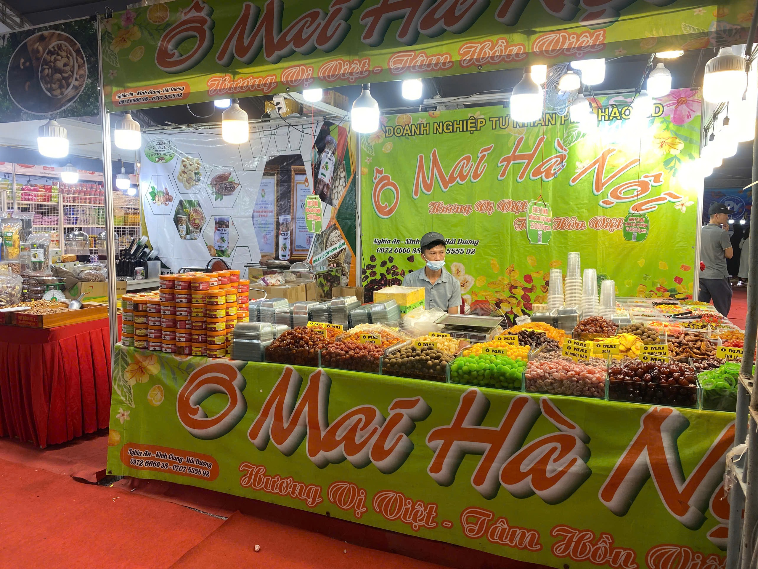 H&agrave;ng ng&agrave;n người đổ về Ng&agrave;y hội b&aacute;nh d&acirc;n gian 3 miền ở trung t&acirc;m TP HCM - Ảnh 7.