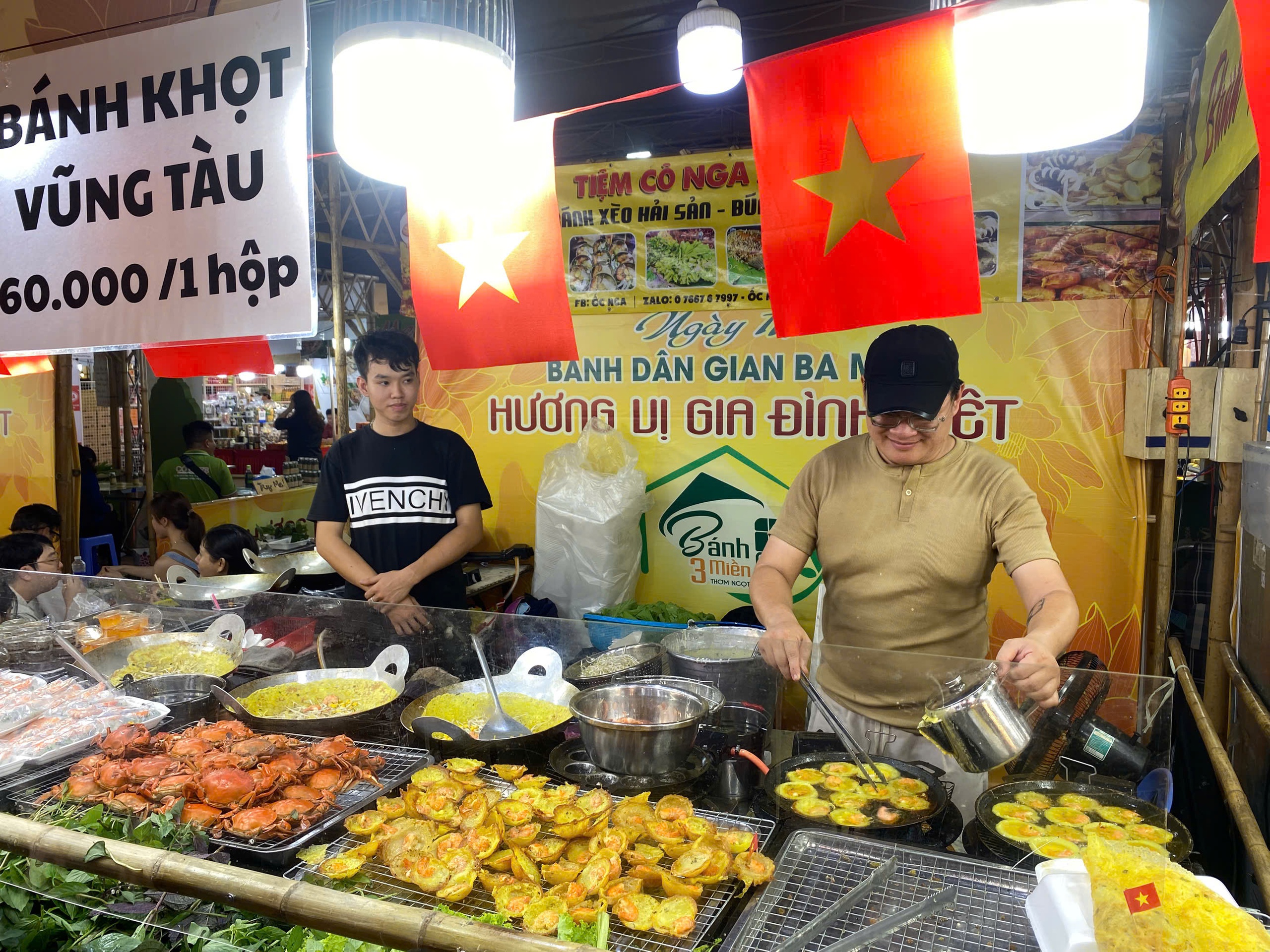 H&agrave;ng ng&agrave;n người đổ về Ng&agrave;y hội b&aacute;nh d&acirc;n gian 3 miền ở trung t&acirc;m TP HCM - Ảnh 6.