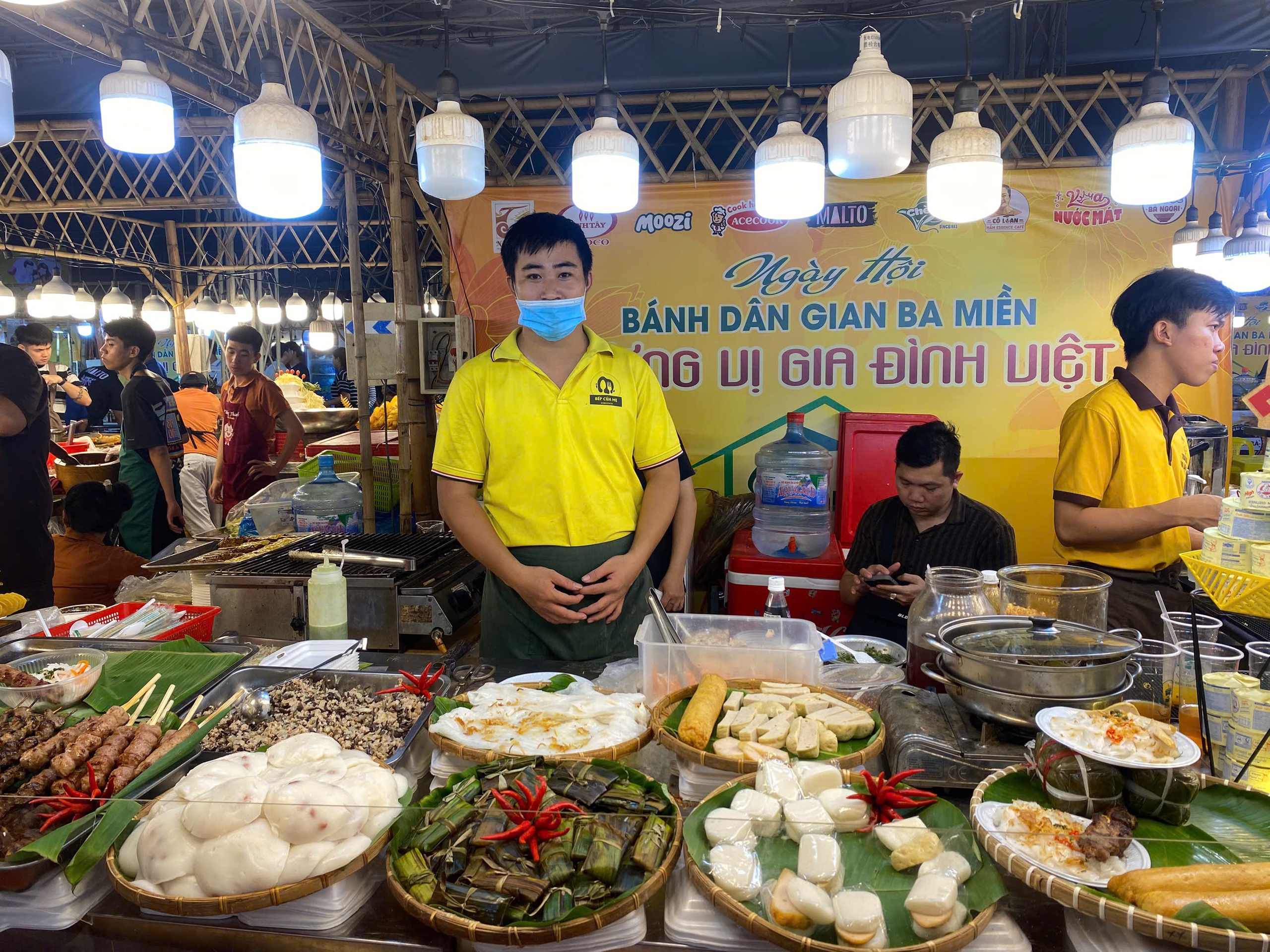 H&agrave;ng ng&agrave;n người đổ về Ng&agrave;y hội b&aacute;nh d&acirc;n gian 3 miền ở trung t&acirc;m TP HCM - Ảnh 5.