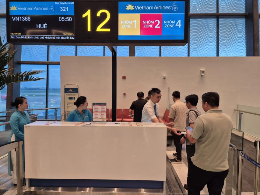 Ưu ti&ecirc;n tối đa chuyến bay mang tr&aacute;i tim từ TP HCM đến Huế- Ảnh 2.