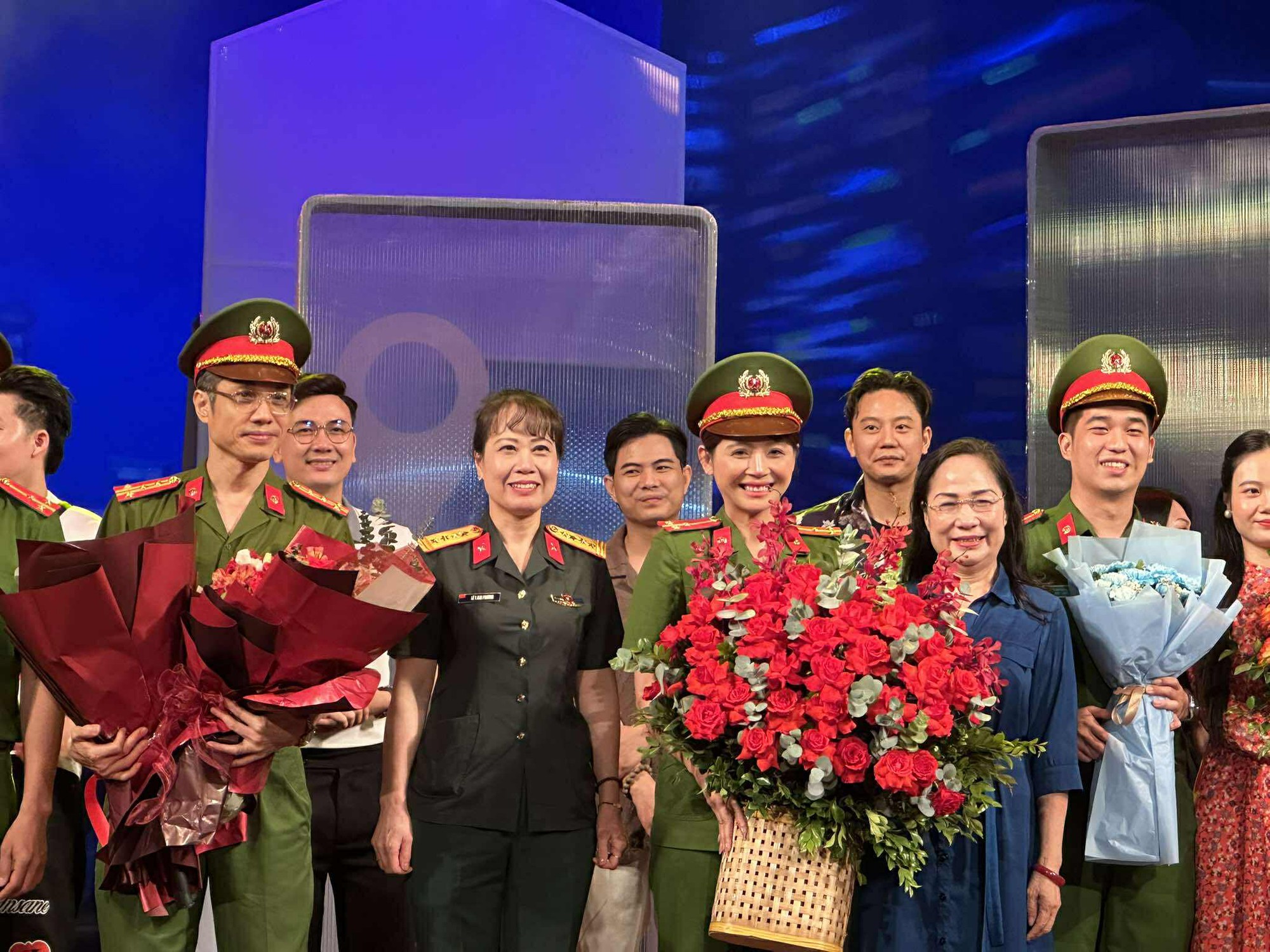 "Trích xuất lòng dân" – Dấu ấn của NSND Trần Ngọc Giàu trong vở kịch "Nhân tình"- Ảnh 1.