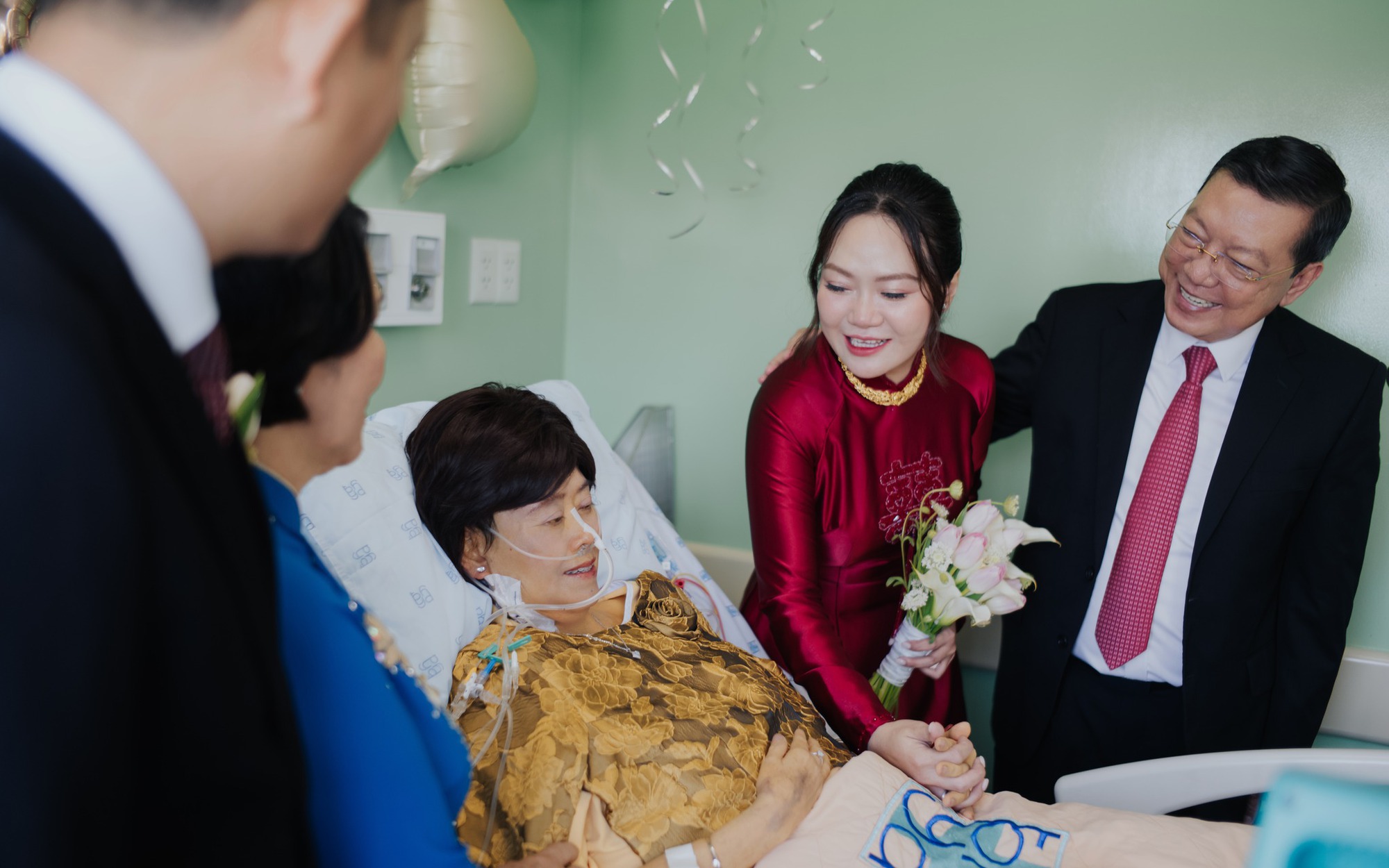 Đám cưới đặc biệt bên giường bệnh