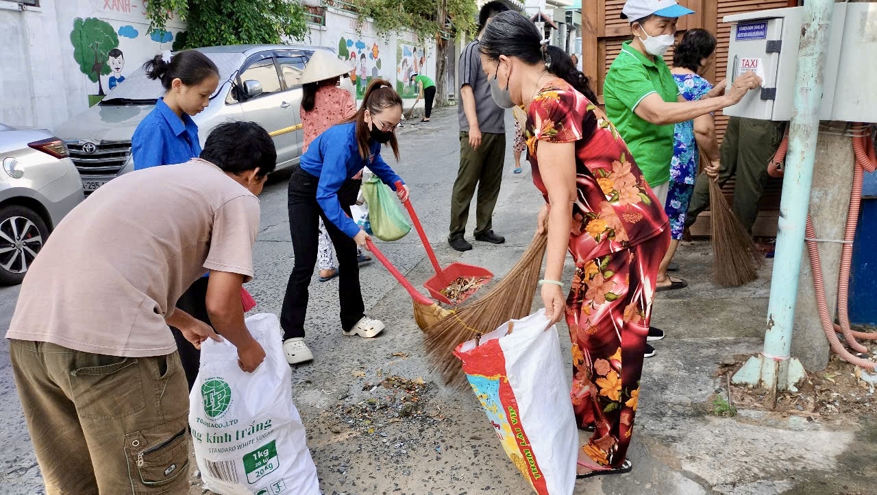 Hình ảnh khẩn trương, rộn ràng từ sáng đến trưa 29-6 tại các phường, xã ở Bà Rịa - Vũng Tàu - Ảnh 3.