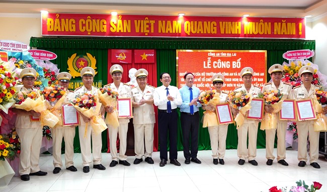 Công bố quyết định công tác cán bộ sau sáp nhập Công an tỉnh Gia Lai- Ảnh 3.