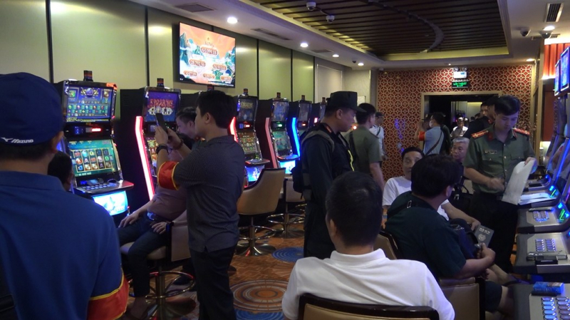 Cựu b&iacute; thư Th&agrave;nh ủy H&ograve;a B&igrave;nh v&agrave; c&aacute;c con bạc đ&atilde; đ&aacute;nh bạc  hơn 2.600 tỉ đồng tại King Club- Ảnh 1.