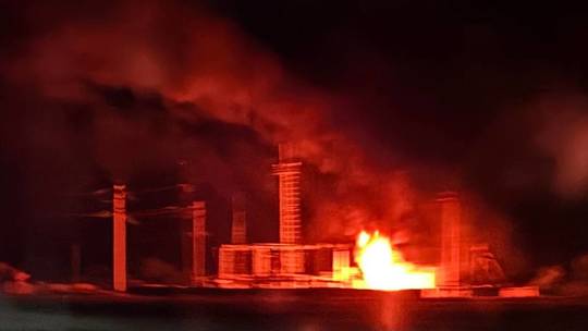 Ukraine tấn c&ocirc;ng cầu Cimea, đ&aacute;nh sập lưới điện nhiều nơi ở Nga - Ảnh 1.