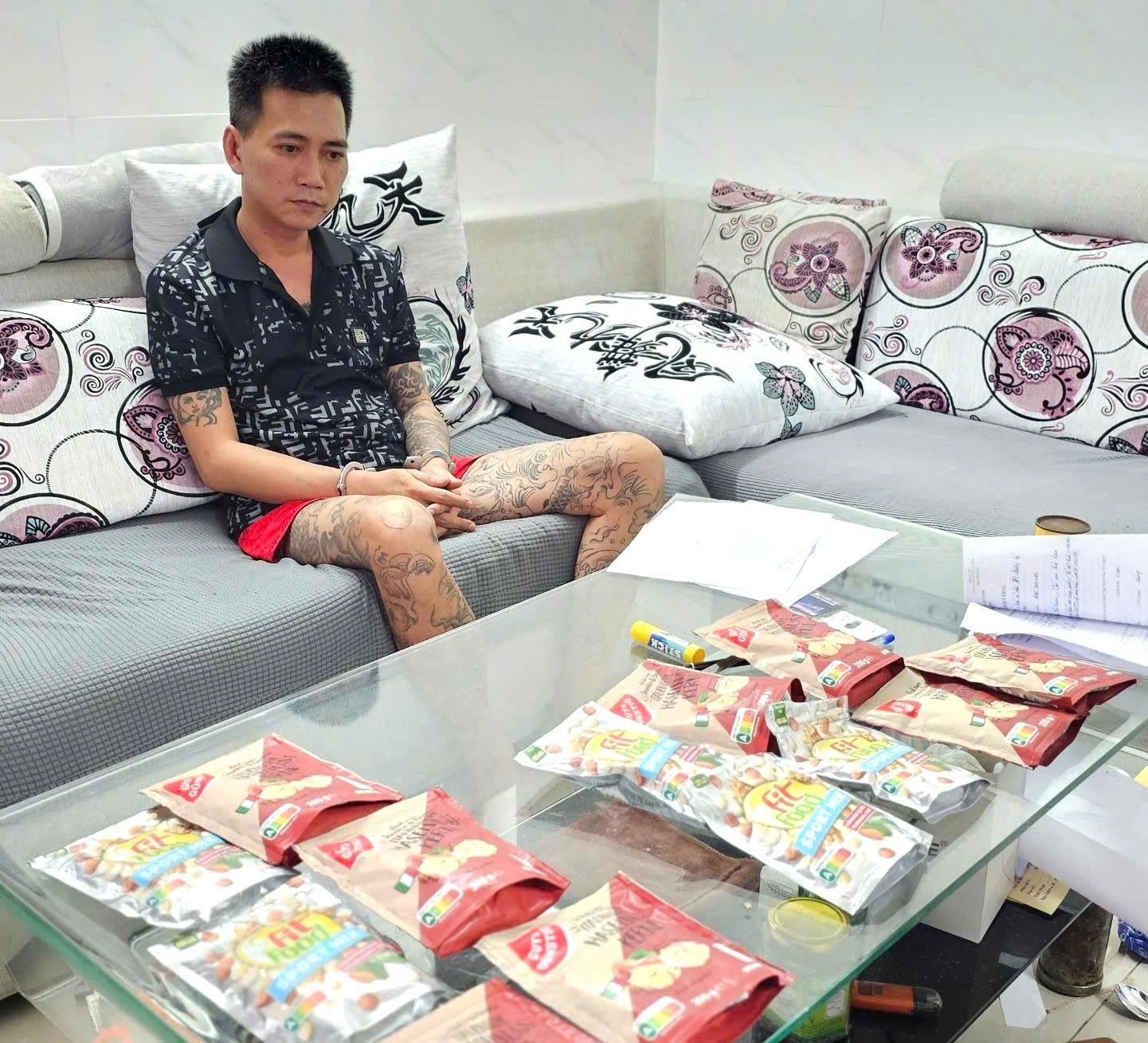 Bắt giữ đầu mối quan trọng của đường d&acirc;y đưa ma t&uacute;y từ nước ngo&agrave;i v&agrave;o Việt Nam- Ảnh 1.