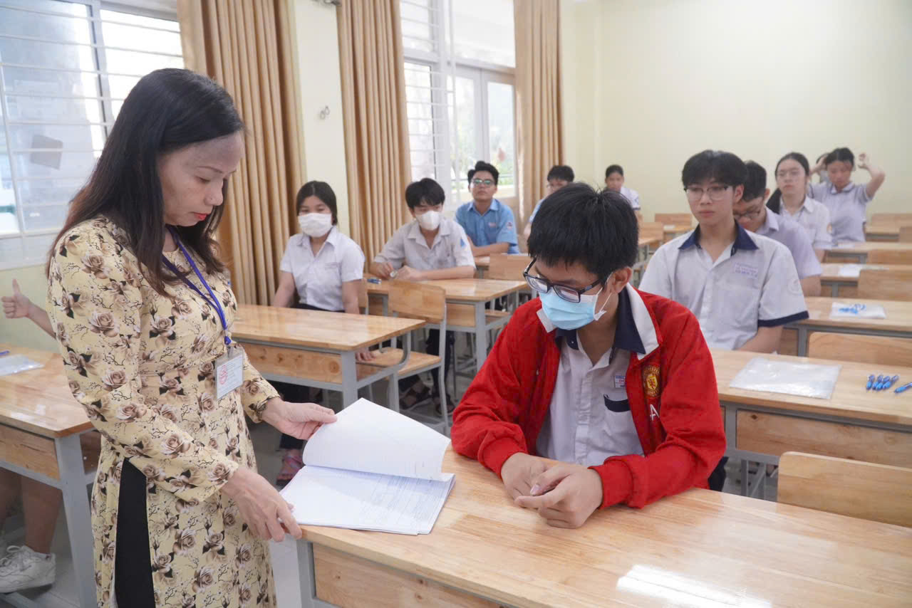 Thi lớp 10 tại TP HCM: N&acirc;ng cao tr&aacute;ch nhiệm c&aacute;n bộ coi thi - Ảnh 1.
