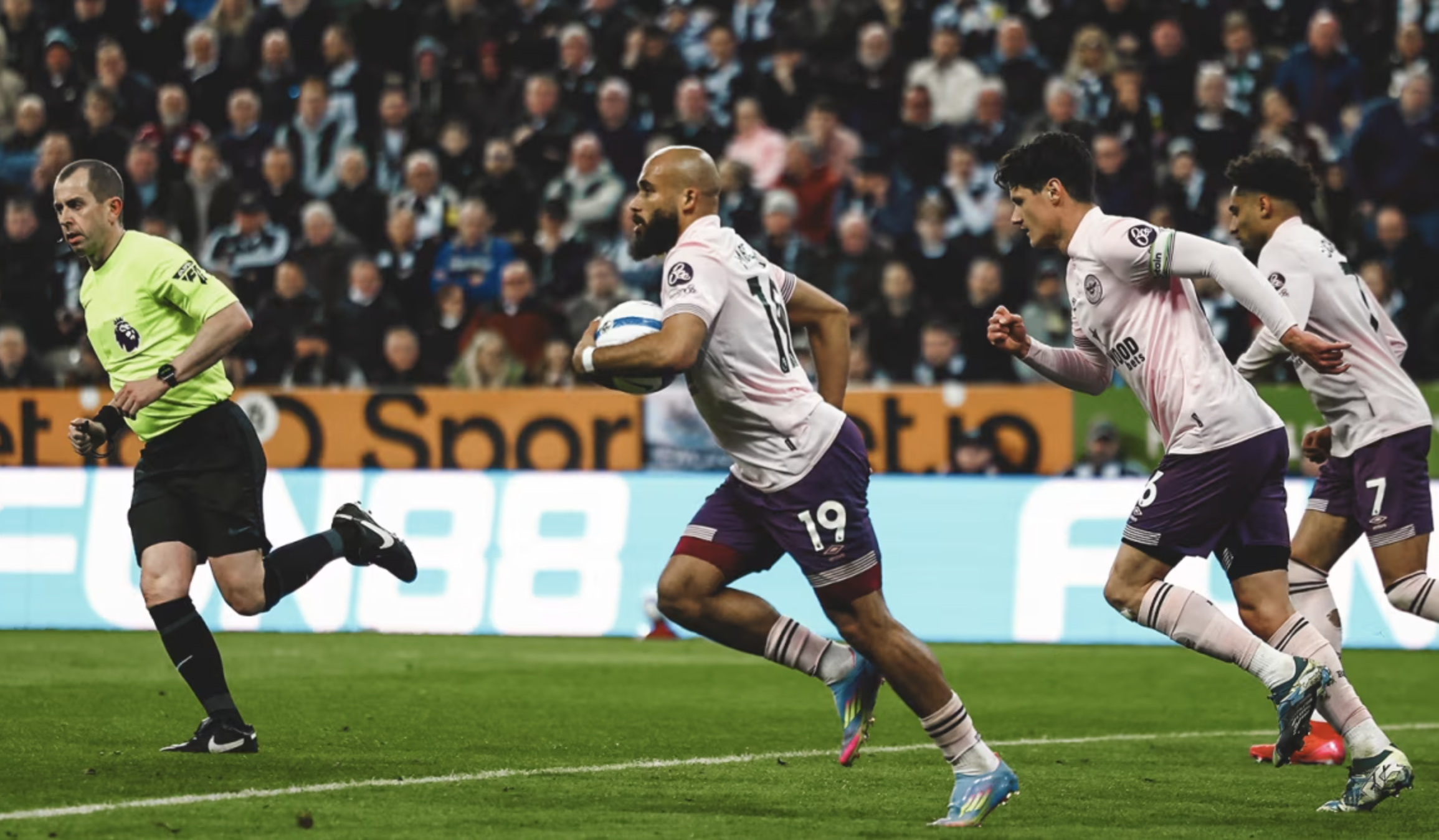 Bryan Mbeumo sẵn s&agrave;ng gia nhập, Man United mạnh tay rước sao 60 triệu bảng - Ảnh 2.