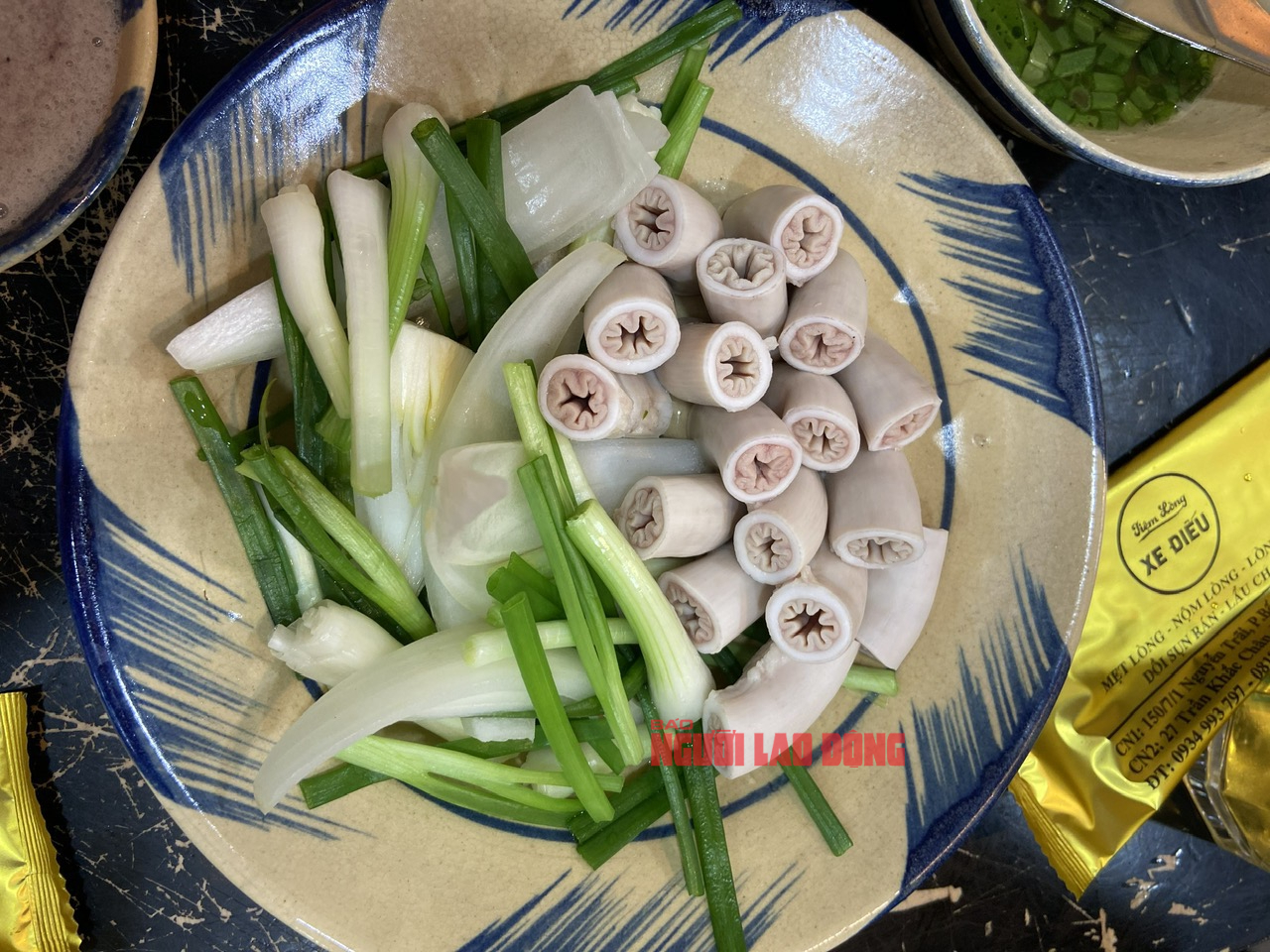 Hai tiệm l&ograve;ng xe điếu ở TP HCM bị xử phạt- Ảnh 2.