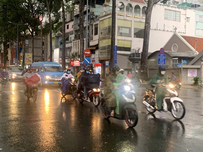 Thời tiết TP HCM hôm nay, 4-6: Mưa nhiều về chiều tối- Ảnh 1.