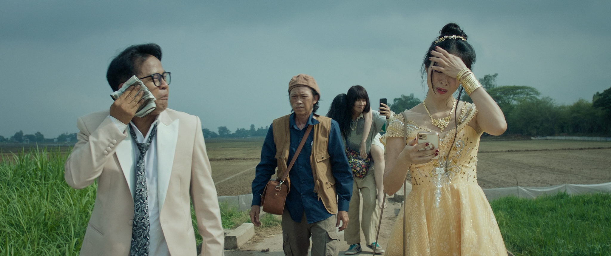 L&agrave;m gi&agrave;u với ma 2 l&agrave; c&acirc;u chuyện xoay quanh "drama showbiz"?- Ảnh 3.