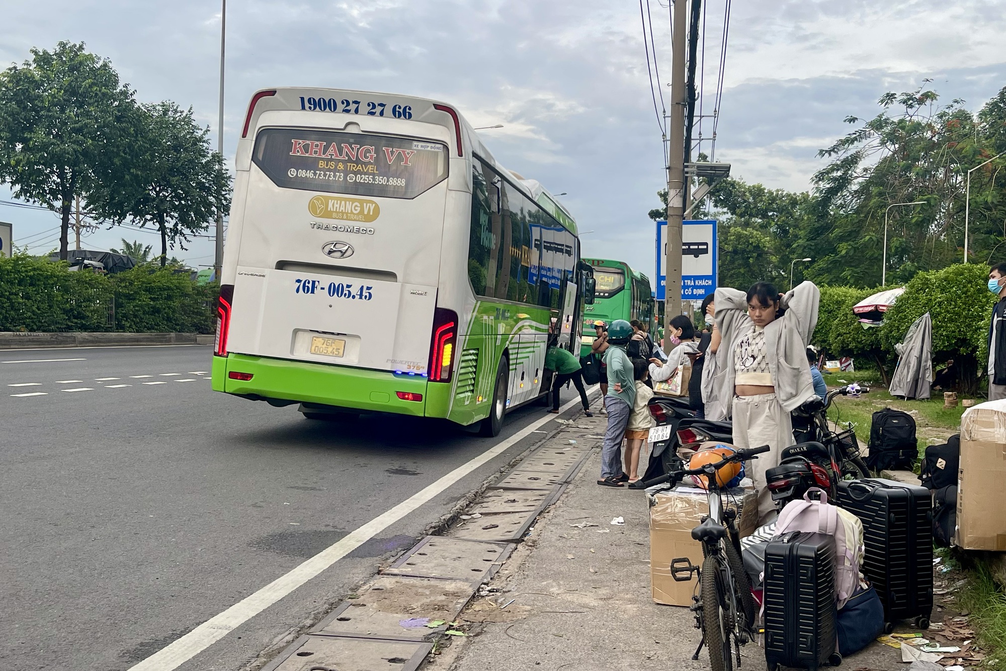 Xe dù lộng hành ở đường Đỗ Mười, TP Thủ Đức- Ảnh 4.