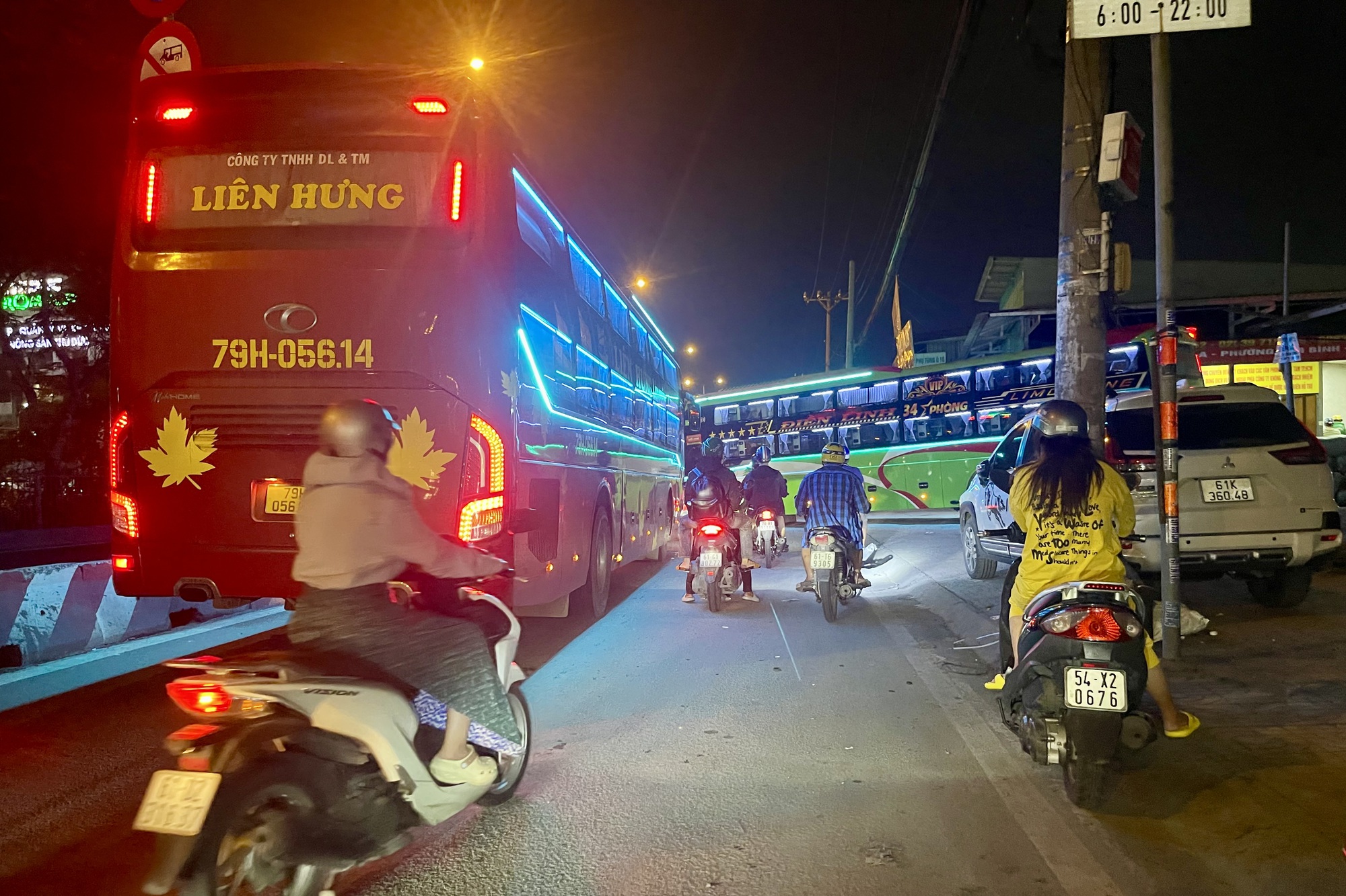Xe dù lộng hành ở đường Đỗ Mười, TP Thủ Đức- Ảnh 5.