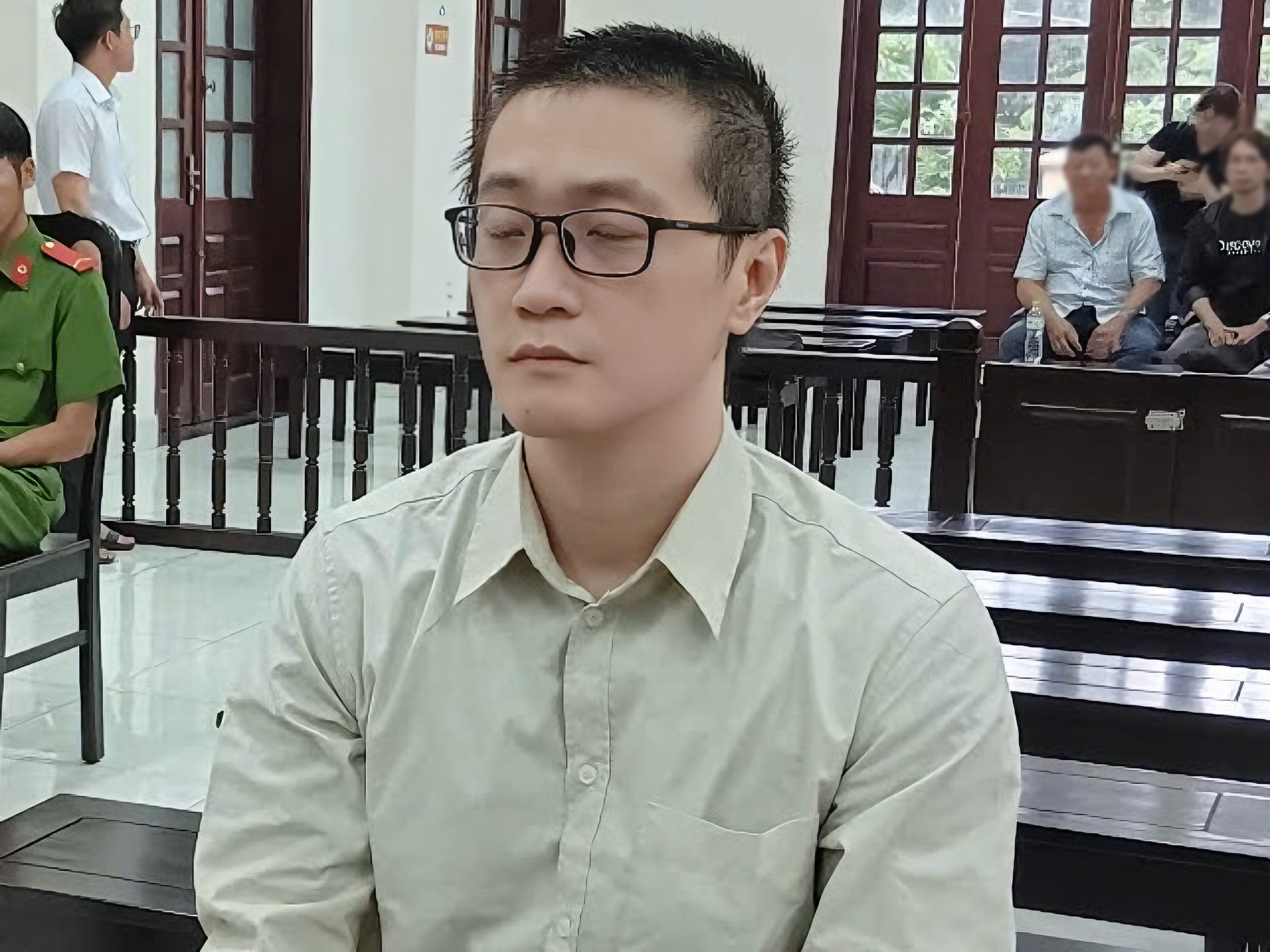 Sỉ nhục rồi đ&aacute;nh người y&ecirc;u cũ giữa qu&aacute;n c&agrave; ph&ecirc;- Ảnh 1.