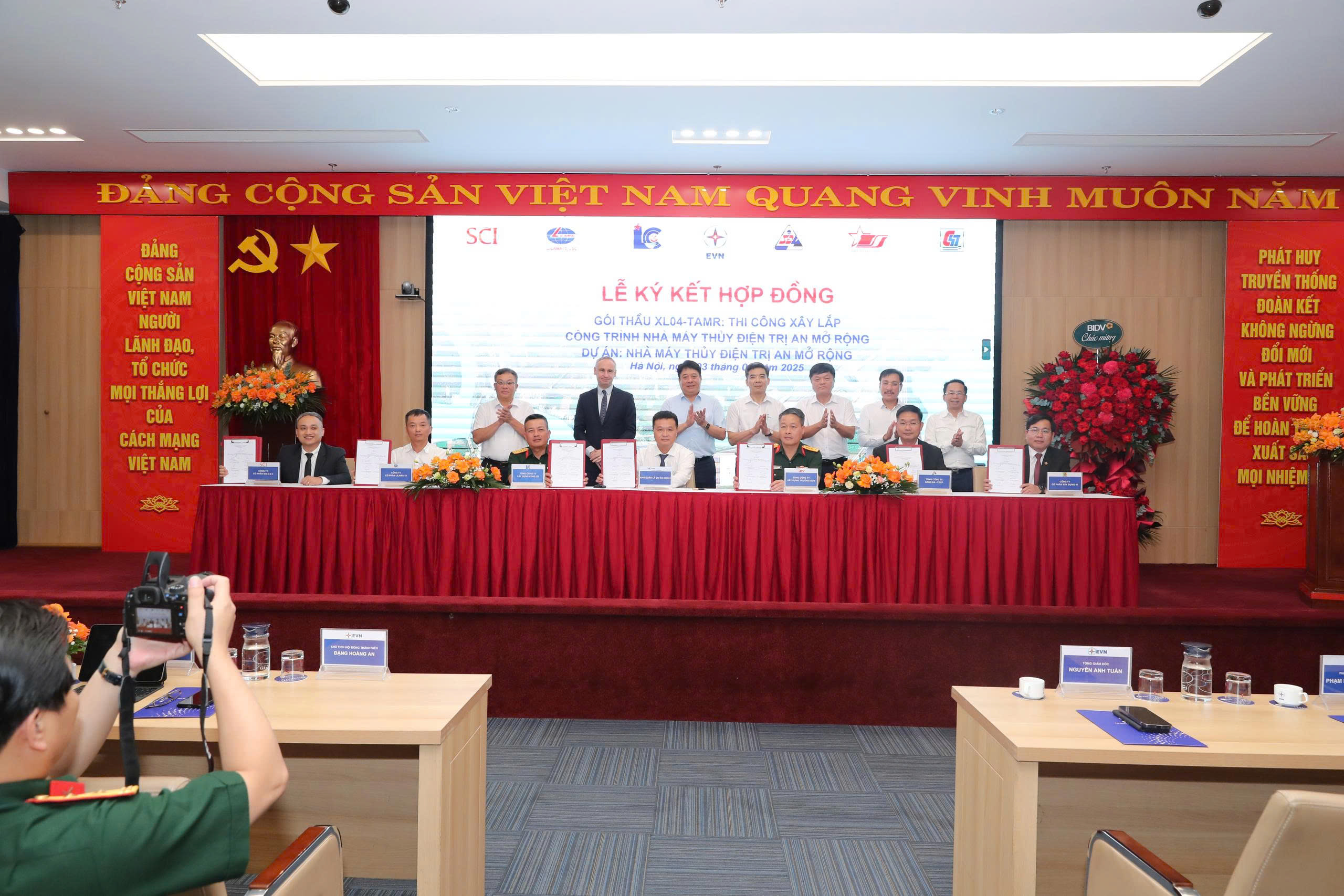 Ký kết gói thầu 1.451 tỉ đồng triển khai nhà máy thủy điện Trị An mở rộng - Ảnh 1.