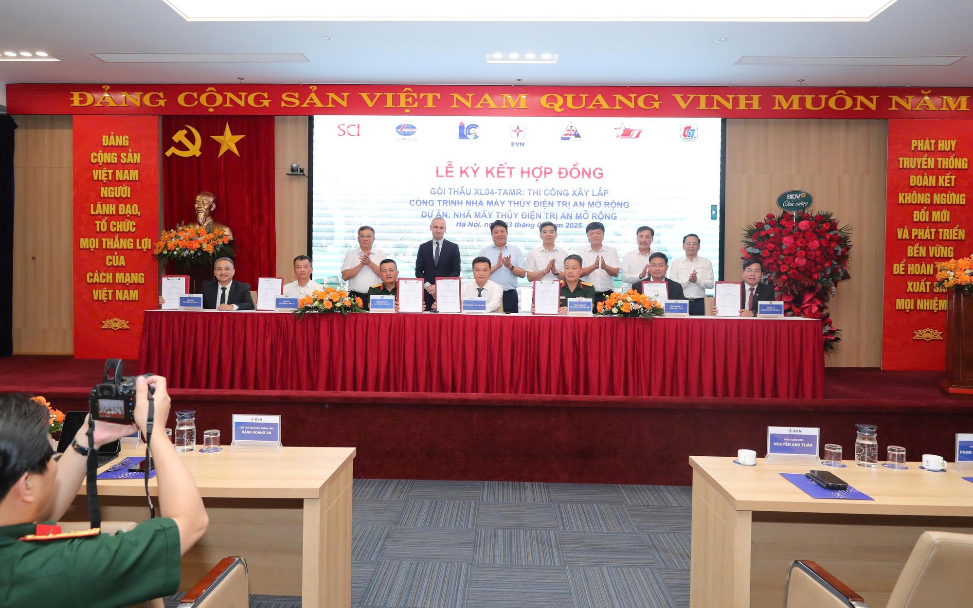 Ký kết gói thầu 1.451 tỉ đồng thi công nhà máy thủy điện Trị An mở rộng