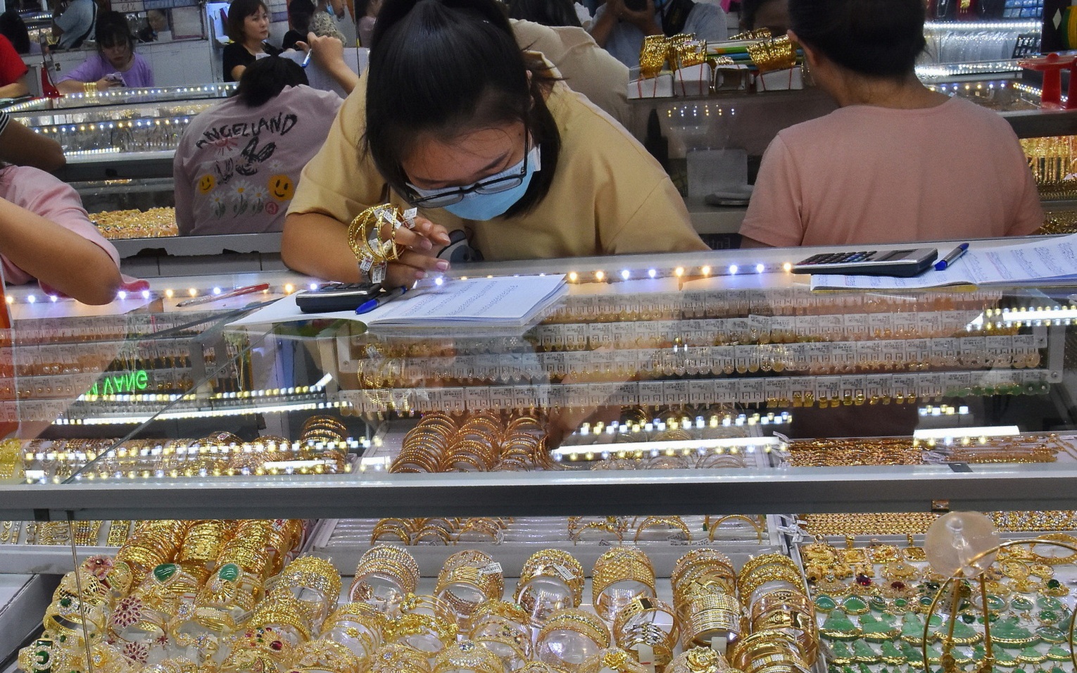 Giá vàng hôm nay, 4-6: Lao dốc khi chứng khoán Mỹ tăng điểm