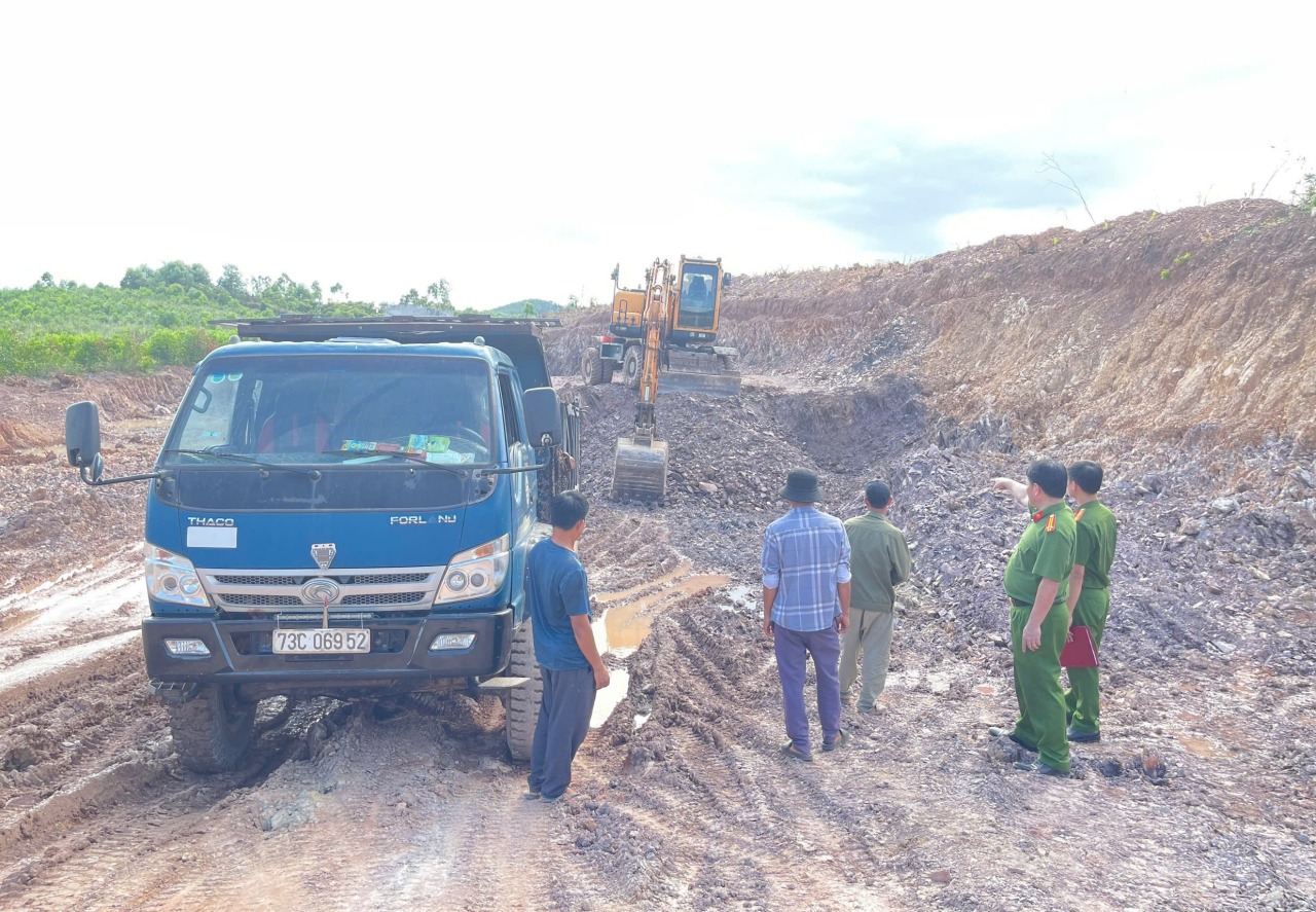 Quảng Bình: Chuyện gì đang xảy ra với những bãi cát, đồi đất ở Quảng Trạch?- Ảnh 2.