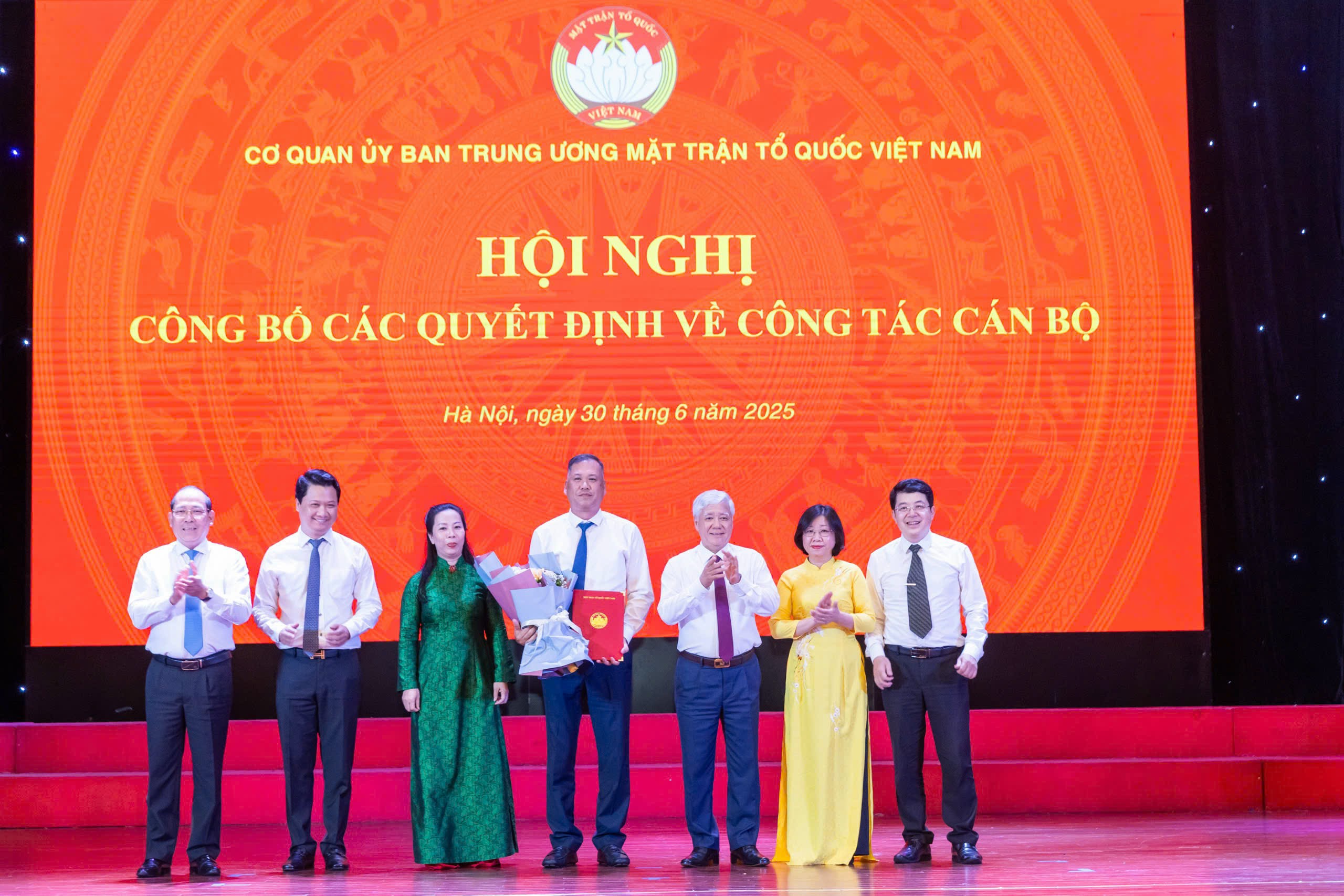 Công bố Quyết định thành lập 19 ban, đơn vị Cơ quan Ủy ban Trung ương MTTQ Việt Nam- Ảnh 2.