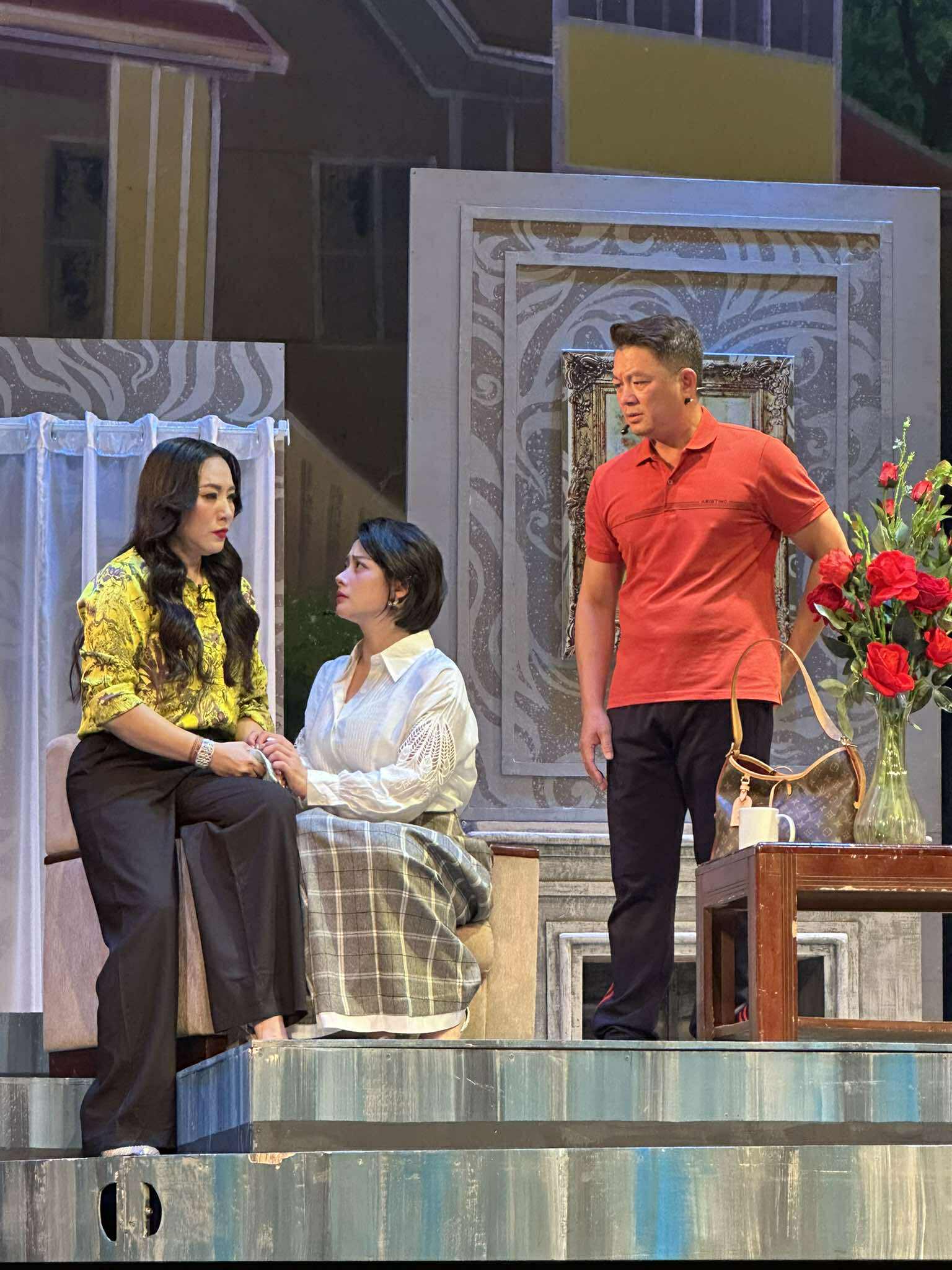 "Đối mặt" &ndash; Vở kịch lay động tr&aacute;i tim về phẩm chất ki&ecirc;n cường của người chiến sĩ C&ocirc;ng an nh&acirc;n d&acirc;n - Ảnh 4.