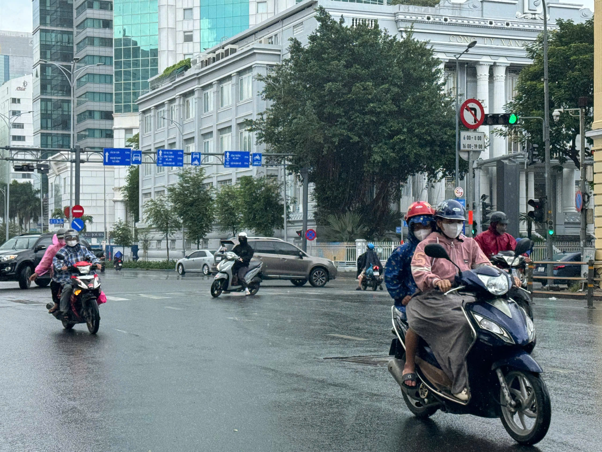 Thời tiết TP HCM h&ocirc;m nay, 30-6: S&aacute;ng đẹp trời, trưa n&oacute;ng, chiều dễ mưa - Ảnh 1.