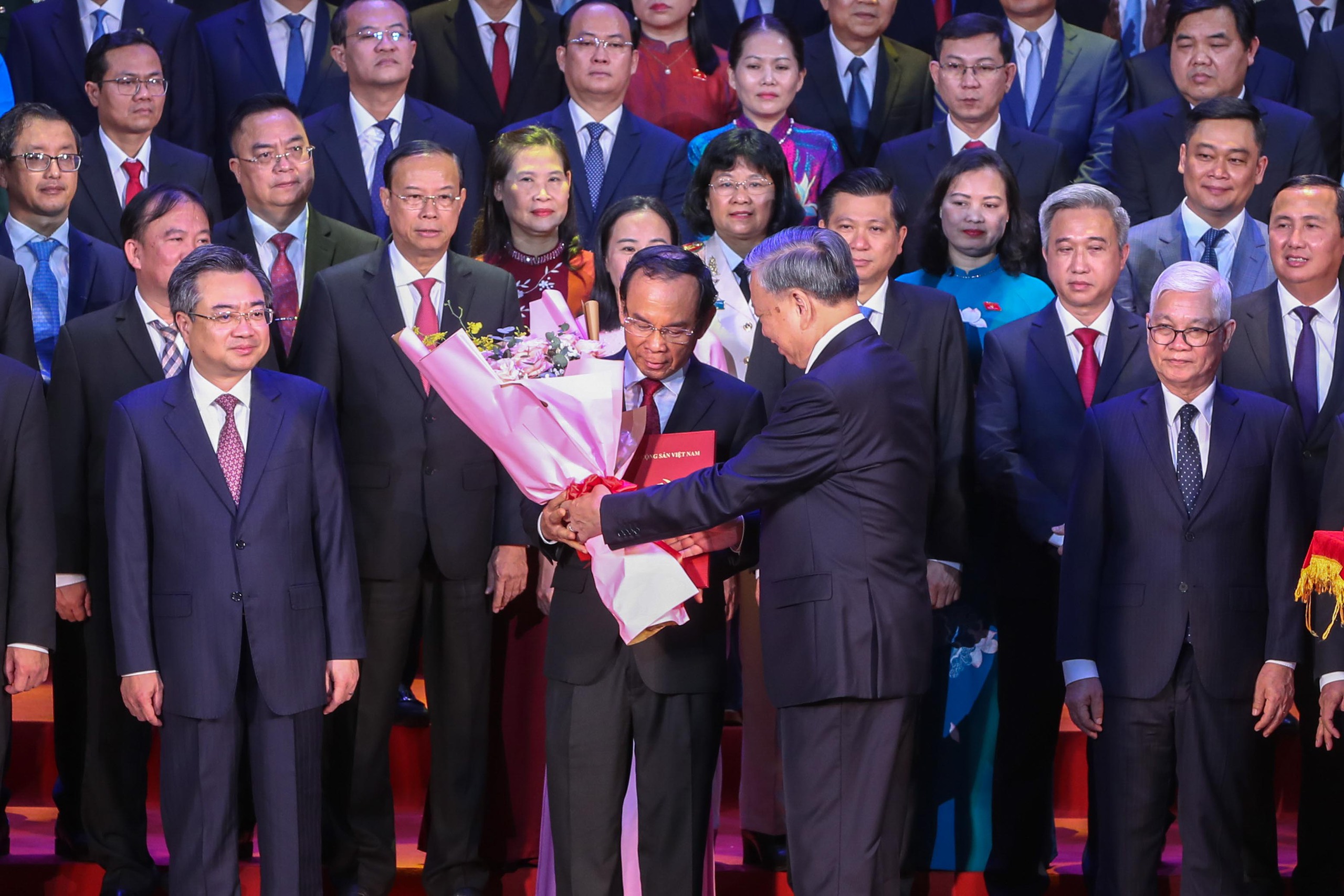 Toàn cảnh lễ công bố thành lập TP HCM mới - Ảnh 6.