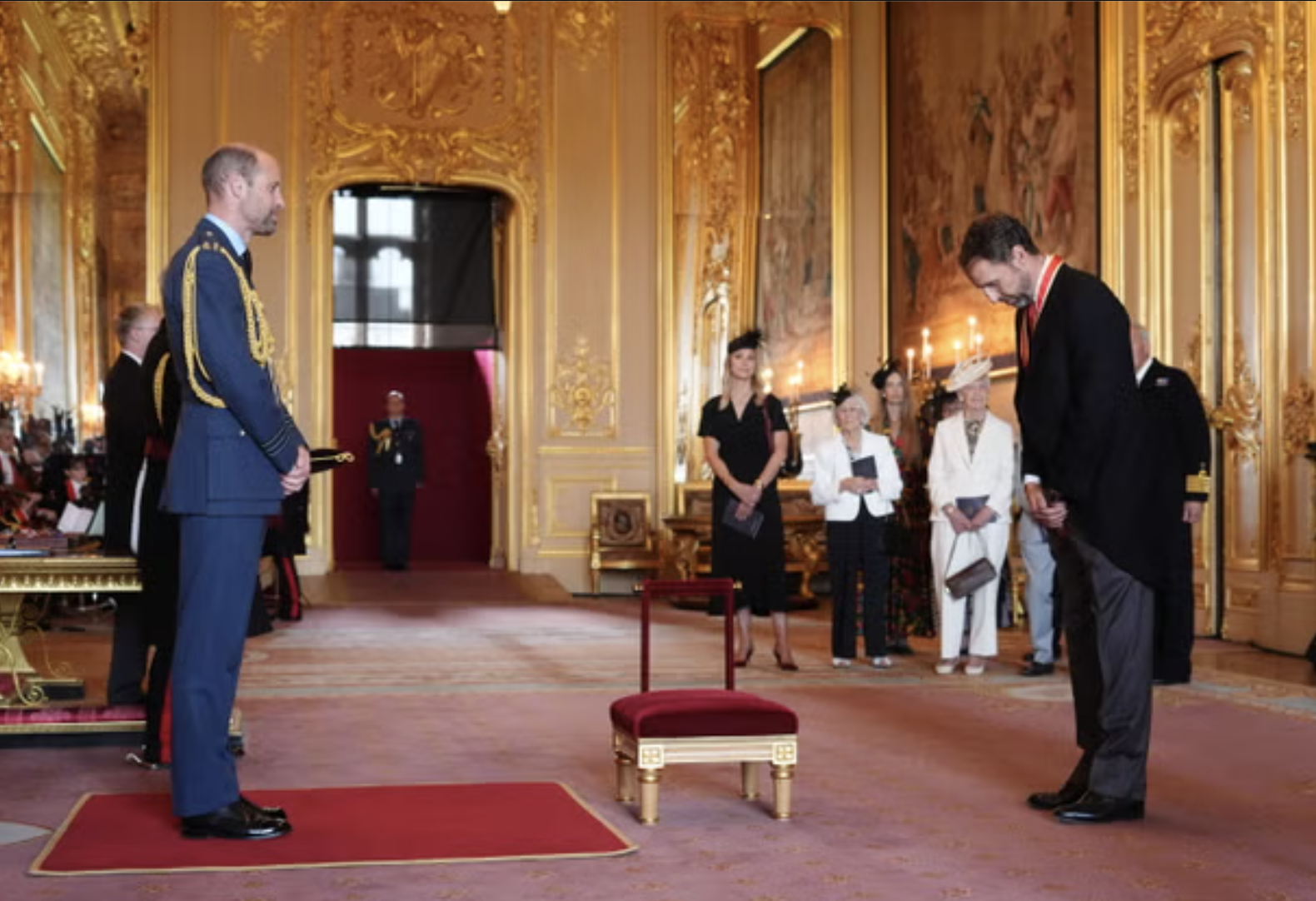 Ho&agrave;ng gia Anh phong tước Hiệp sĩ cho HLV Gareth Southgate - Ảnh 3.
