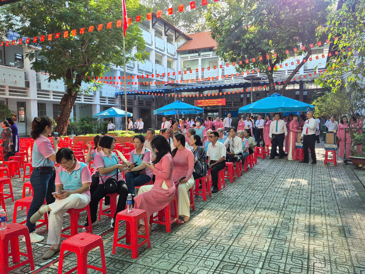 Hình ảnh ấn tượng tại nhiều phường, xã của TP HCM trước thời khắc lịch sử- Ảnh 11.