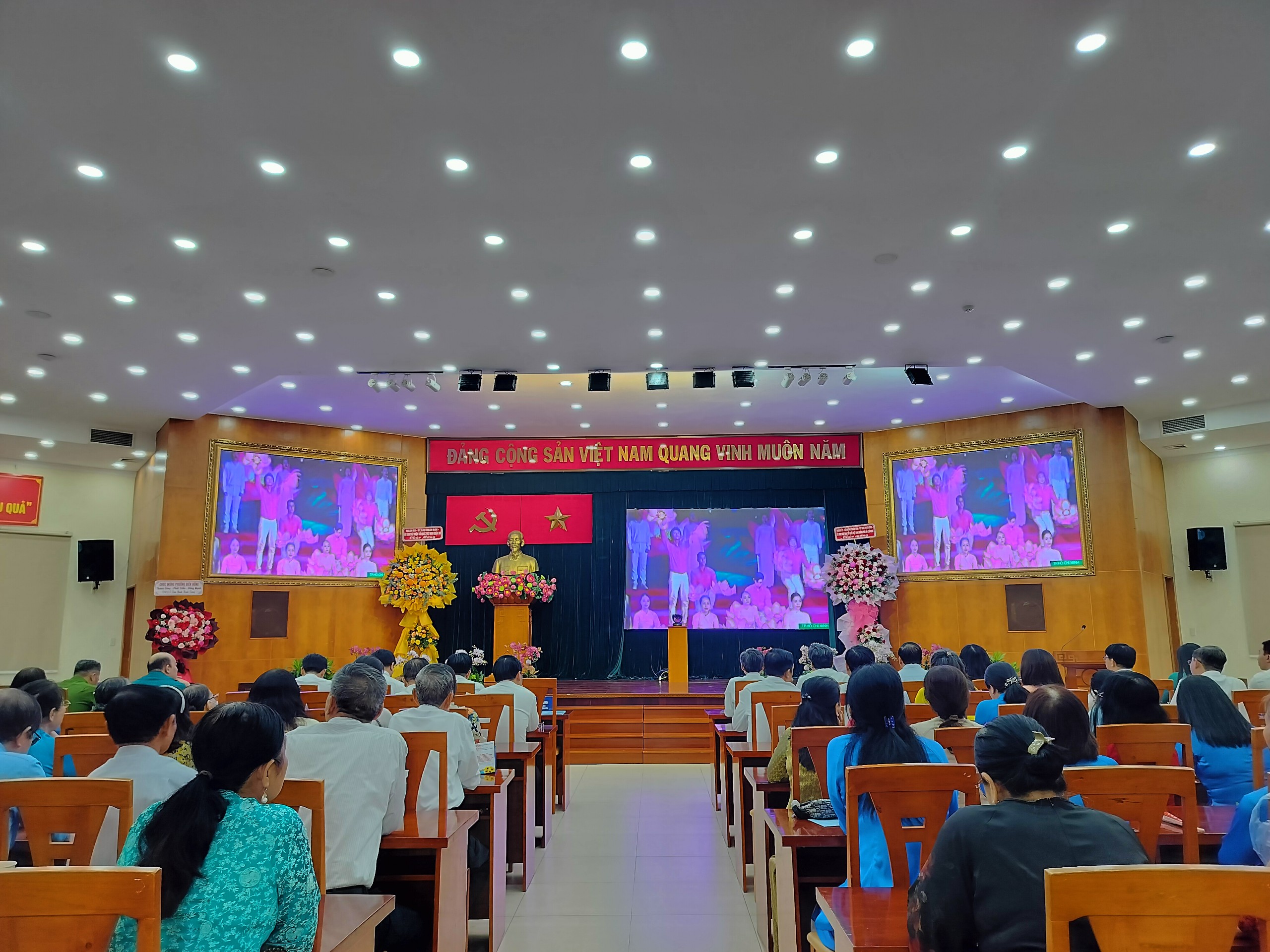 Hình ảnh ấn tượng tại nhiều phường, xã của TP HCM trước thời khắc lịch sử- Ảnh 4.