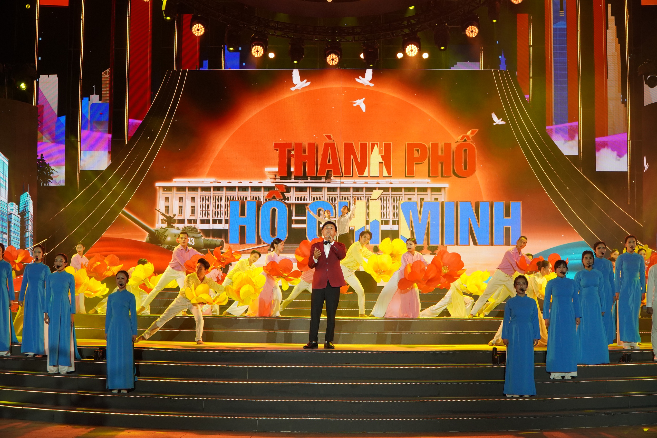 Đặc sắc chương tr&igrave;nh nghệ thuật "Th&agrave;nh phố Hồ Ch&iacute; Minh - Rạng rỡ kỷ nguy&ecirc;n mới&rdquo; - Ảnh 4.