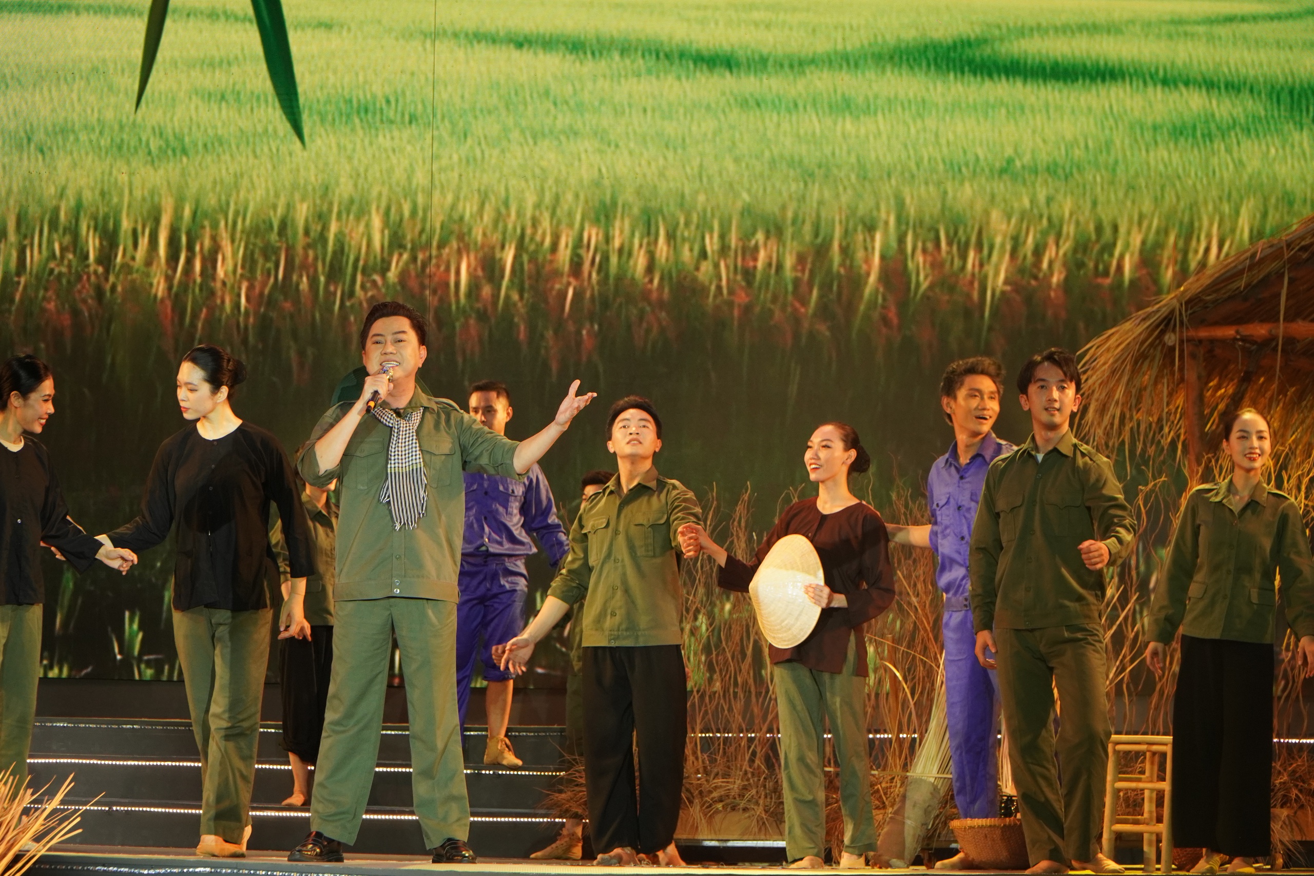 Đặc sắc chương tr&igrave;nh nghệ thuật "Th&agrave;nh phố Hồ Ch&iacute; Minh - Rạng rỡ kỷ nguy&ecirc;n mới&rdquo; - Ảnh 8.