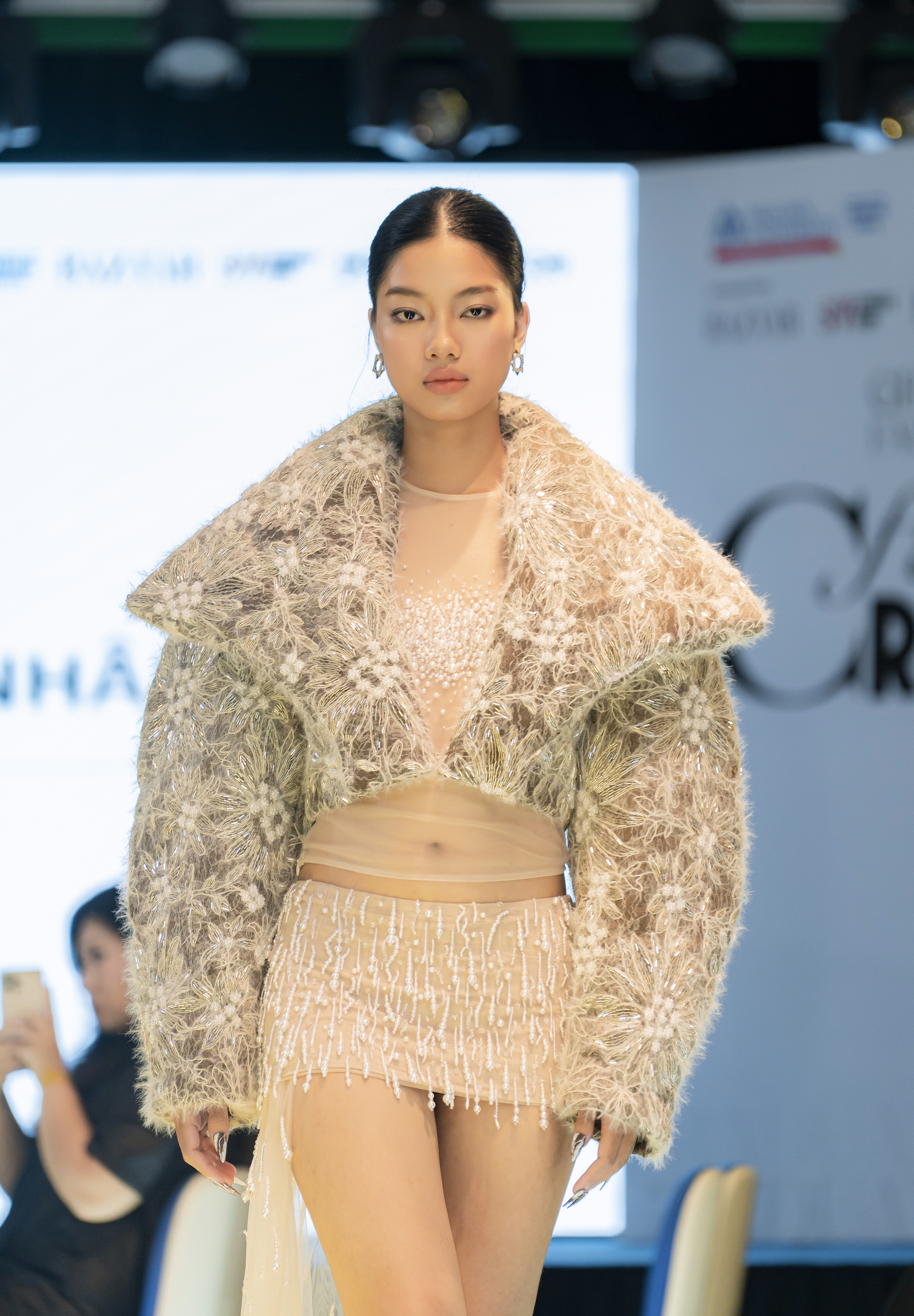 M&atilde;n nh&atilde;n với đ&ecirc;m diễn thời trang của sinh vi&ecirc;n Trường ĐH Hoa Sen  - Ảnh 7.