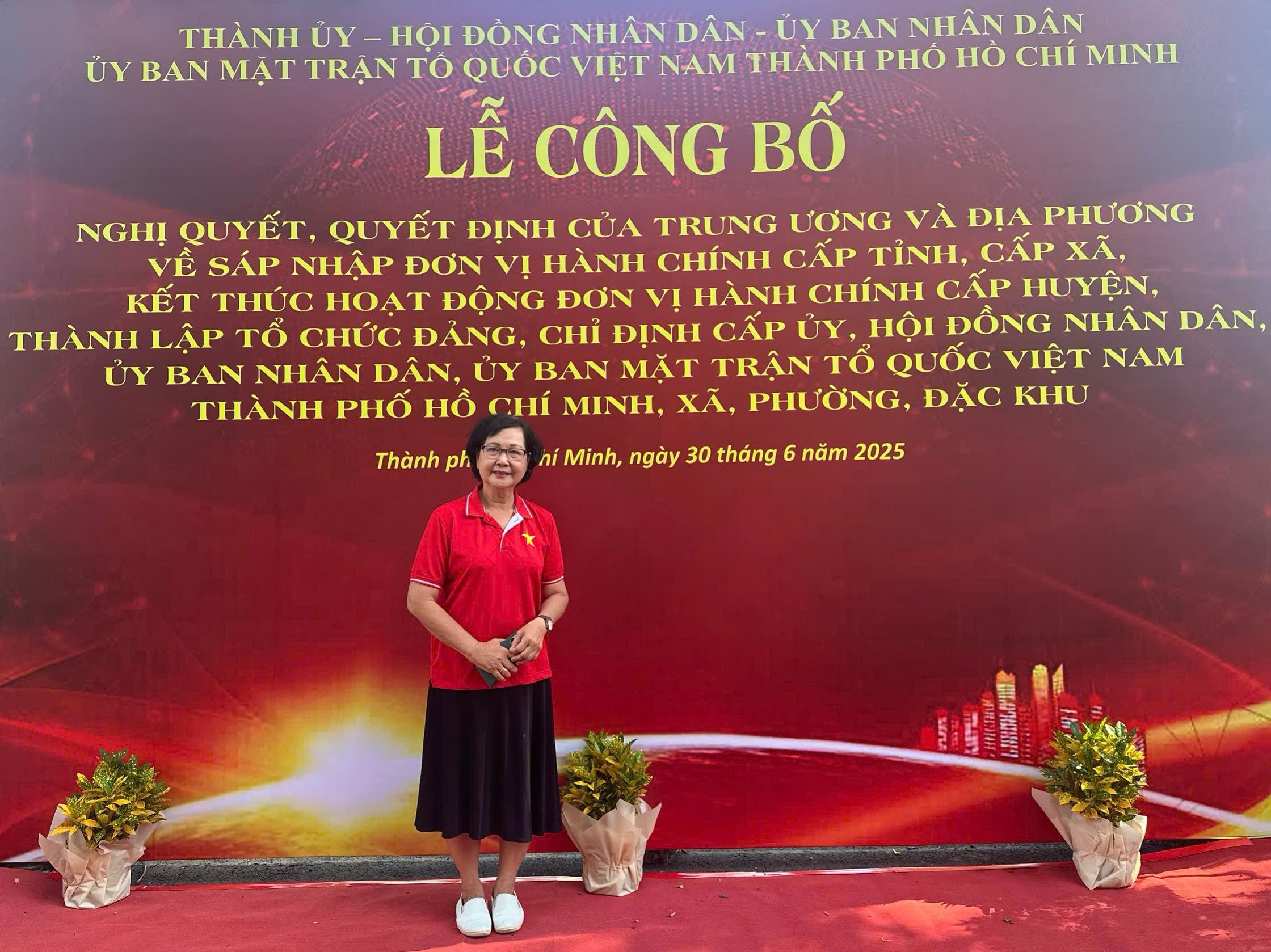 Cảm x&uacute;c đặc biệt của người d&acirc;n TP HCM trong ng&agrave;y trọng đại - Ảnh 12.