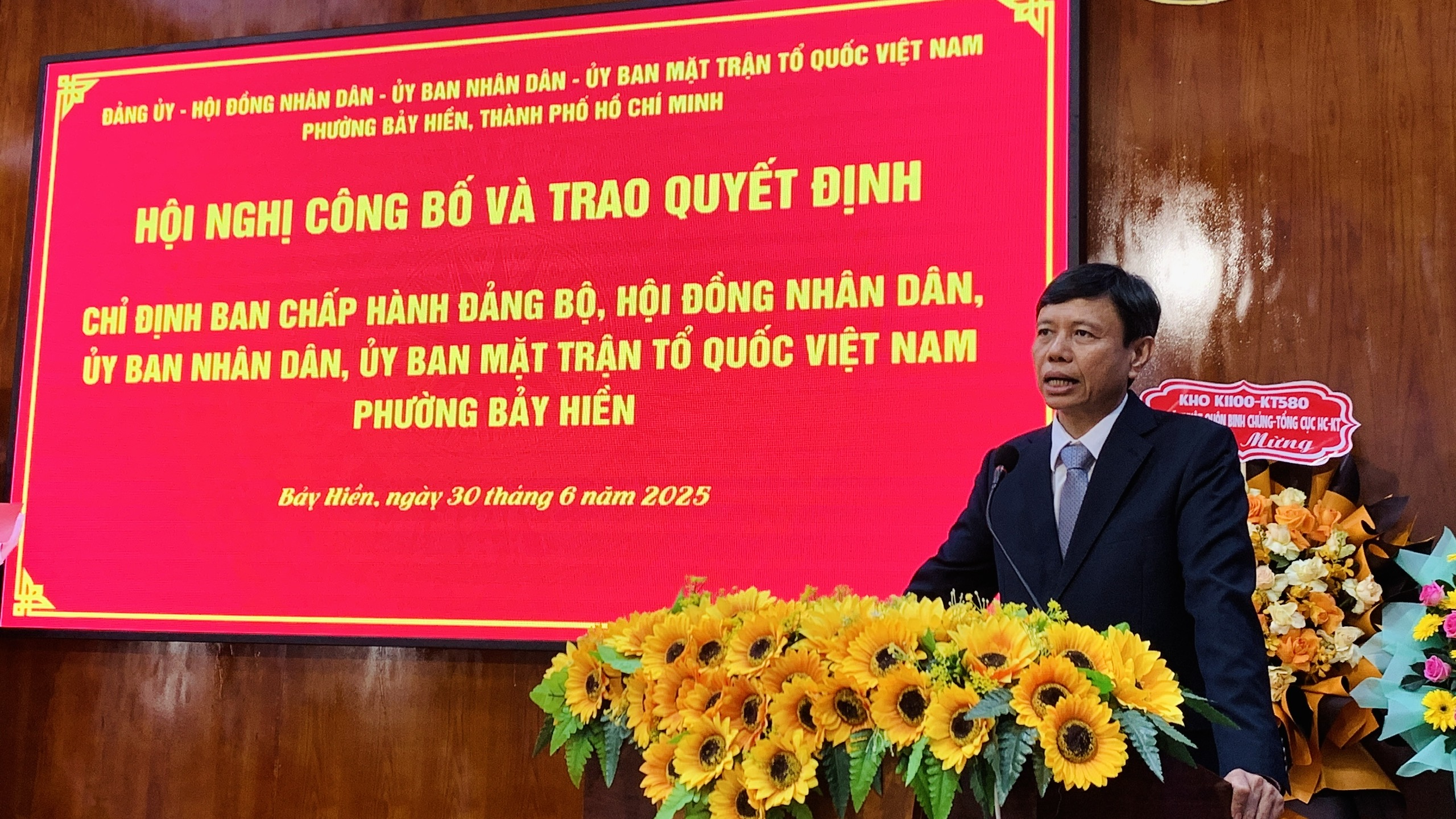 H&igrave;nh ảnh nh&acirc;n sự nhiều phường tại TP HCM v&agrave; những cam kết từ l&atilde;nh đạo - Ảnh 7.
