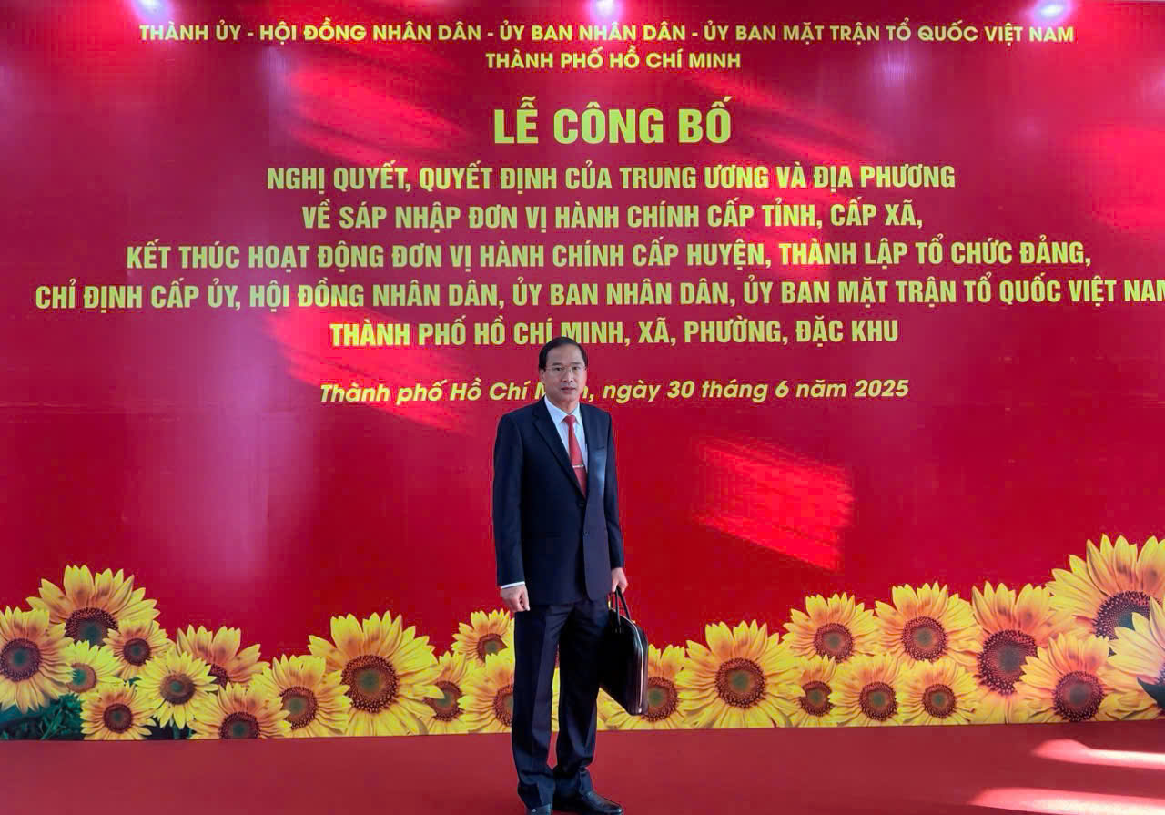 Cảm x&uacute;c đặc biệt của người d&acirc;n TP HCM trong ng&agrave;y trọng đại - Ảnh 13.