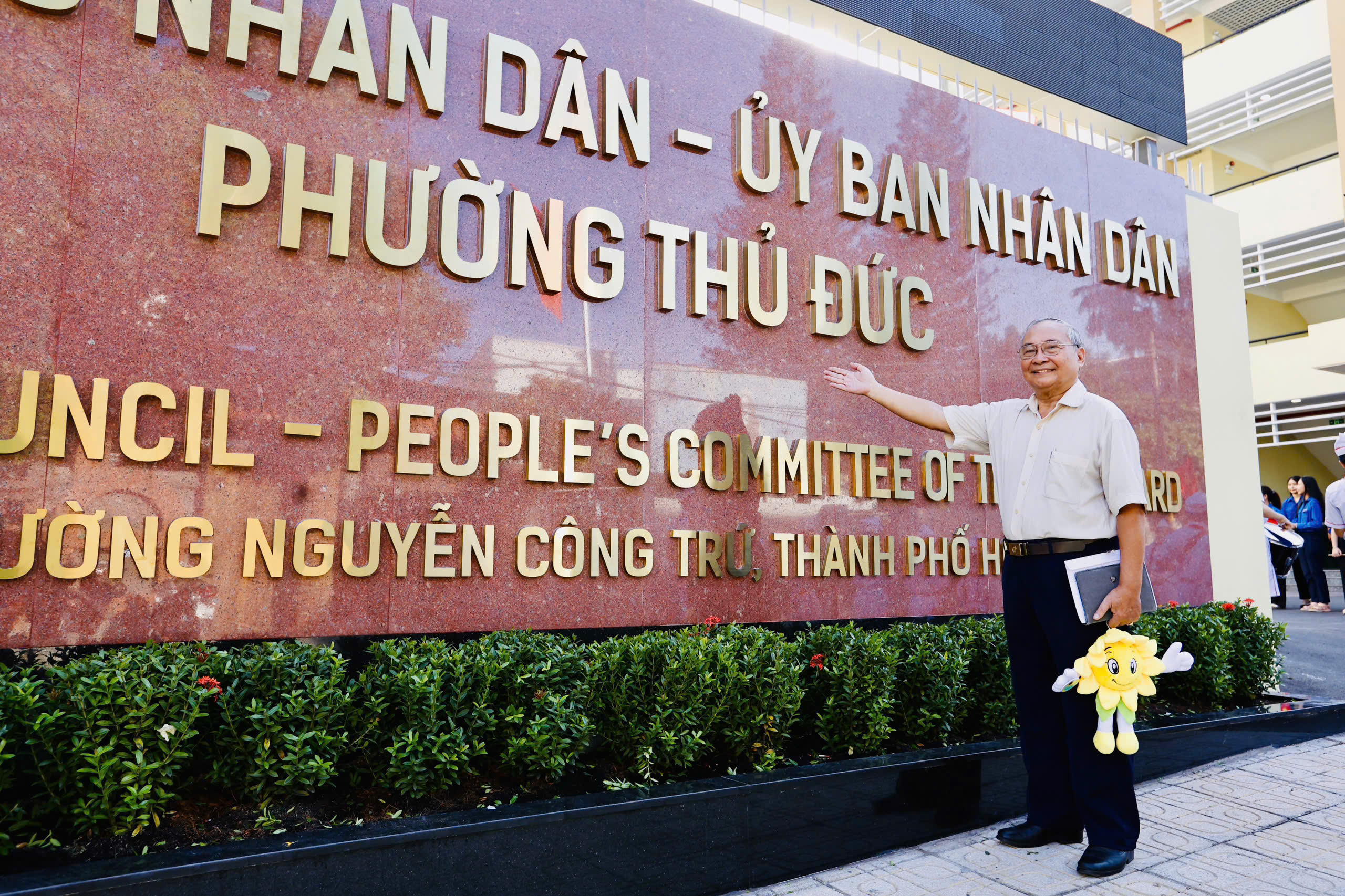 Cảm x&uacute;c đặc biệt của người d&acirc;n TP HCM trong ng&agrave;y trọng đại - Ảnh 9.