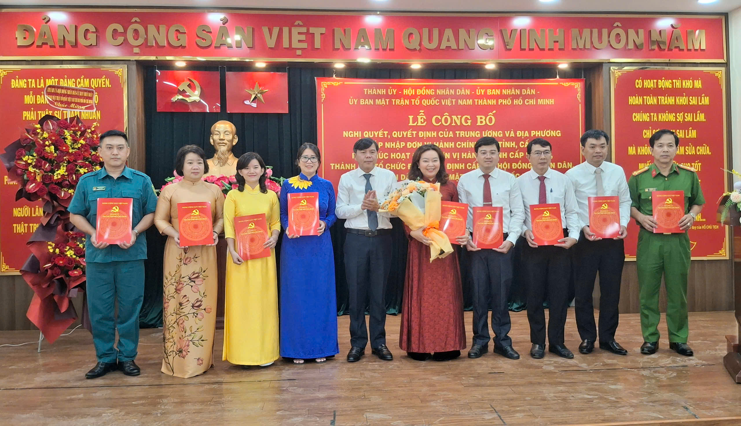 H&igrave;nh ảnh nh&acirc;n sự nhiều phường tại TP HCM v&agrave; những cam kết từ l&atilde;nh đạo - Ảnh 4.