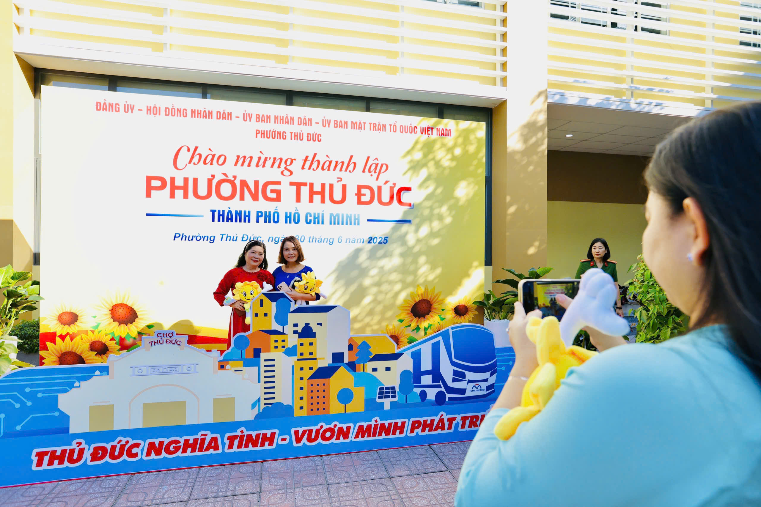 Hình ảnh ấn tượng tại nhiều phường, xã của TP HCM trước thời khắc lịch sử- Ảnh 30.