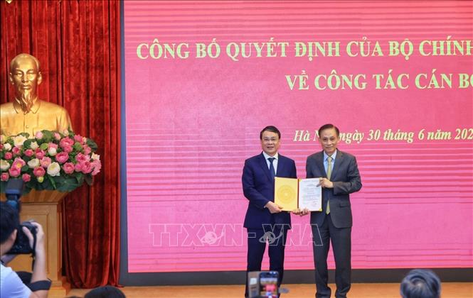 C&ocirc;ng bố quyết định của Bộ Ch&iacute;nh trị, Ban B&iacute; thư về nh&acirc;n sự  tại Văn ph&ograve;ng Trung ương Đảng- Ảnh 1.