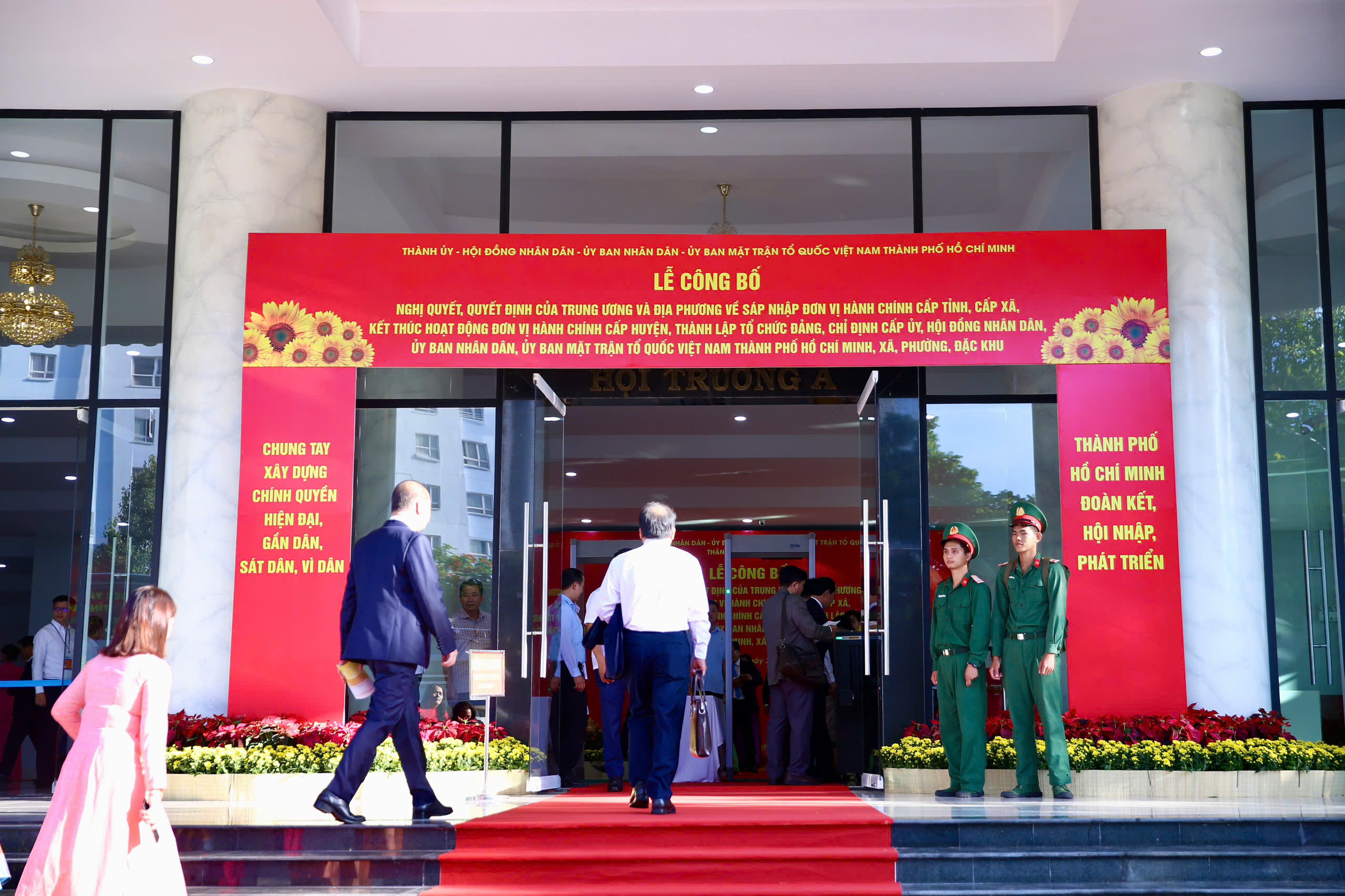 Hình ảnh ấn tượng tại nhiều phường, xã của TP HCM trước thời khắc lịch sử- Ảnh 14.